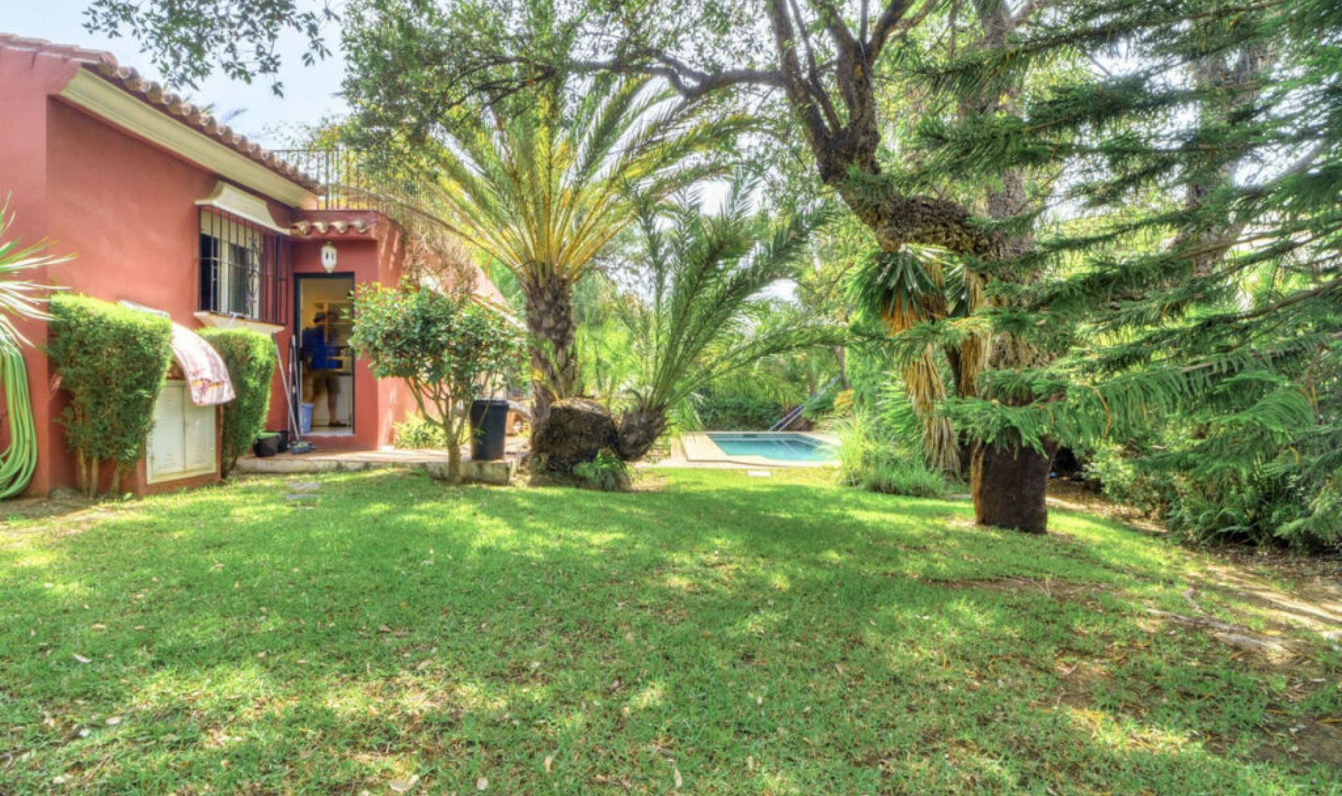 Resale - House -
El Rosario