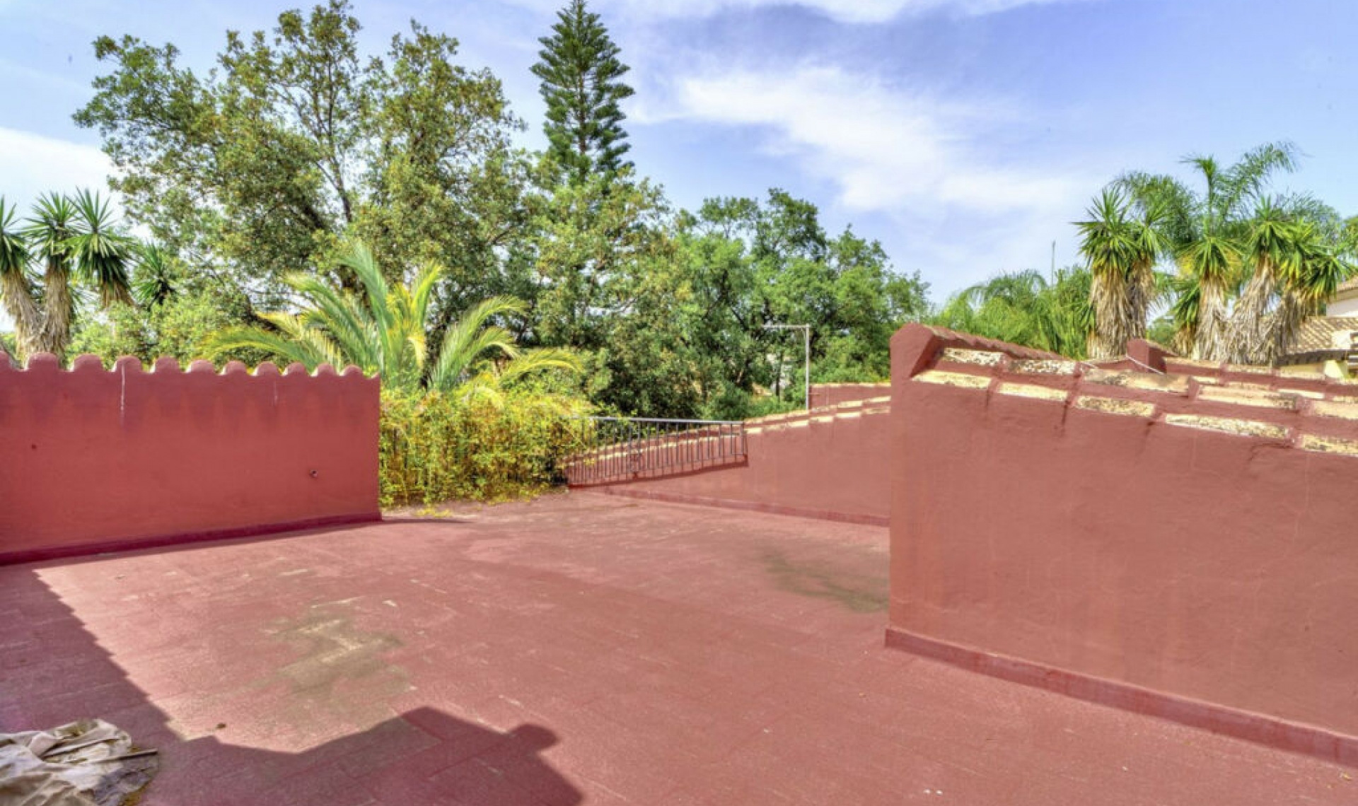 Resale - House -
El Rosario