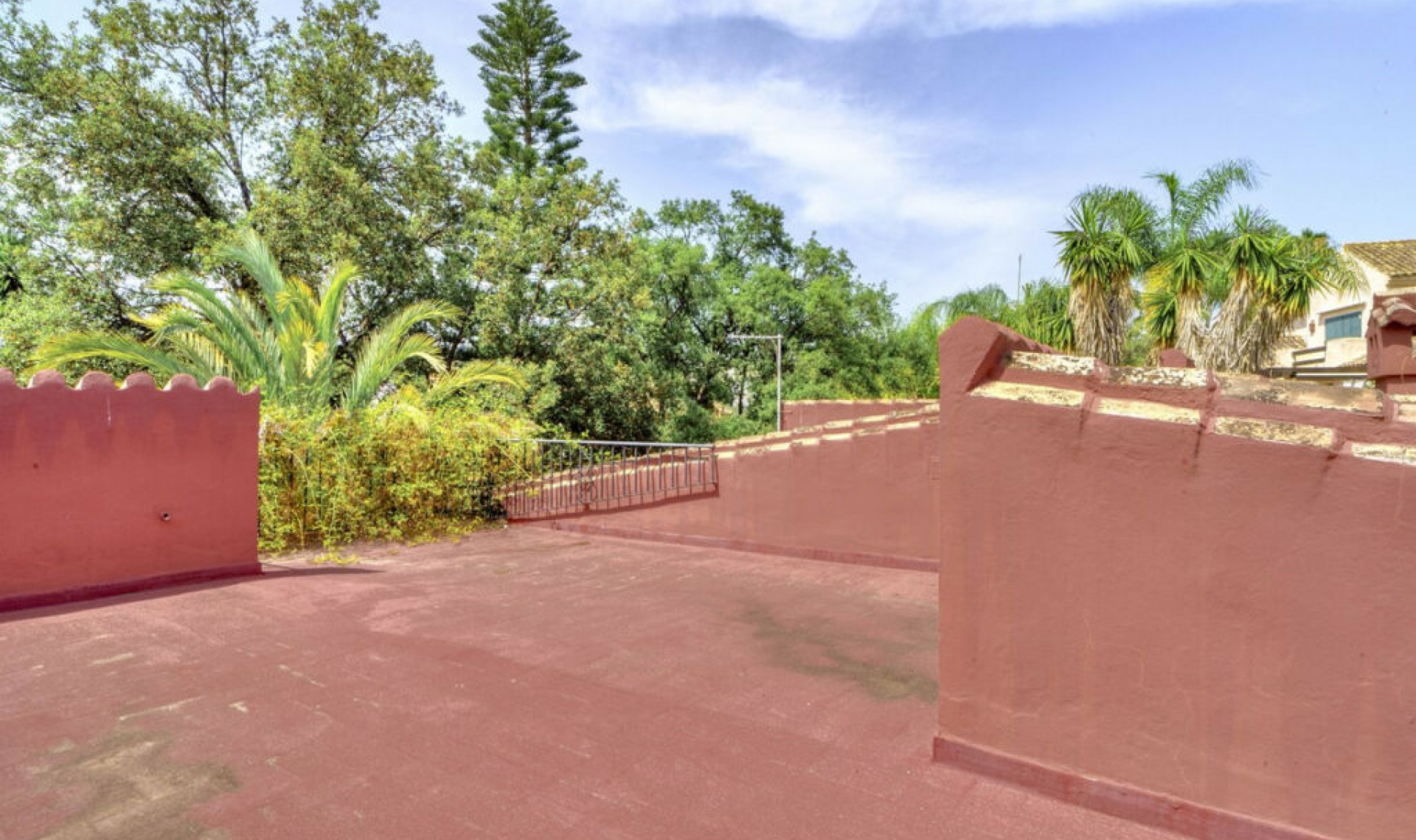 Resale - House -
El Rosario