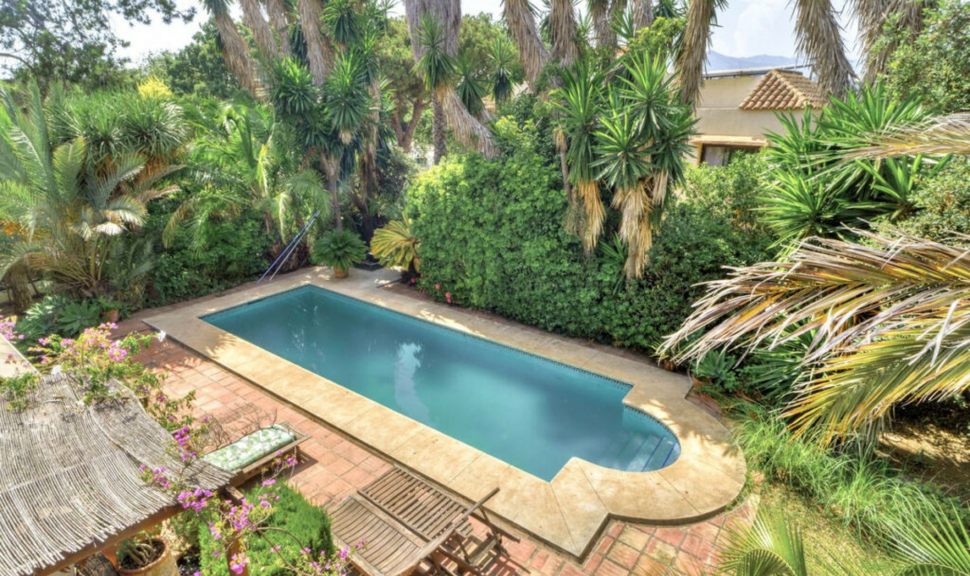 Resale - House -
El Rosario