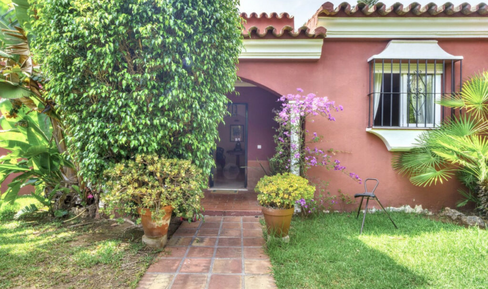 Resale - House -
El Rosario