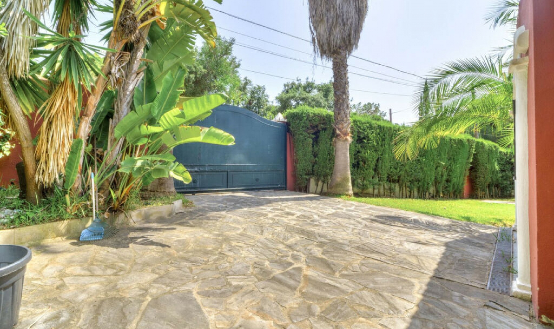 Resale - House -
El Rosario