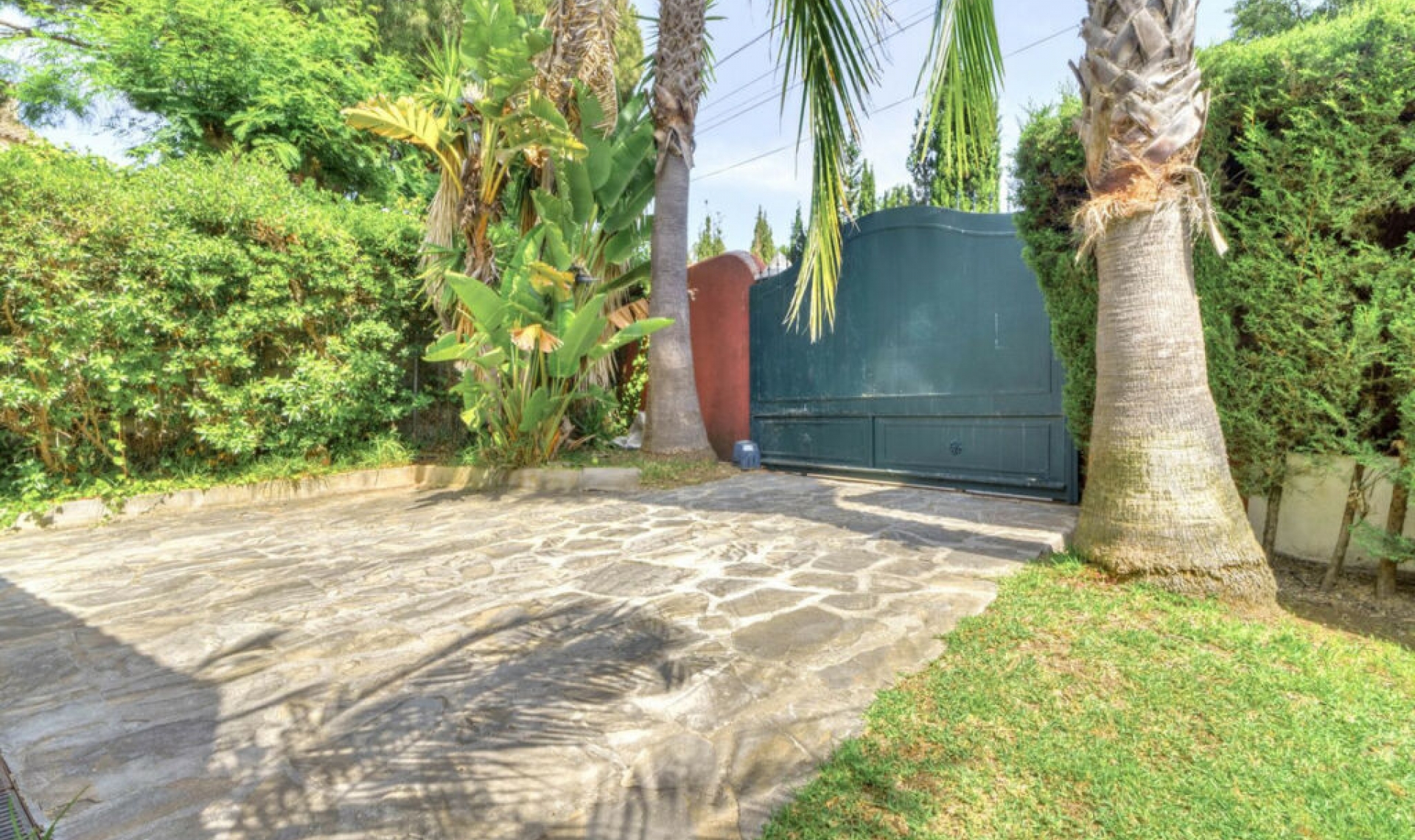 Resale - House -
El Rosario