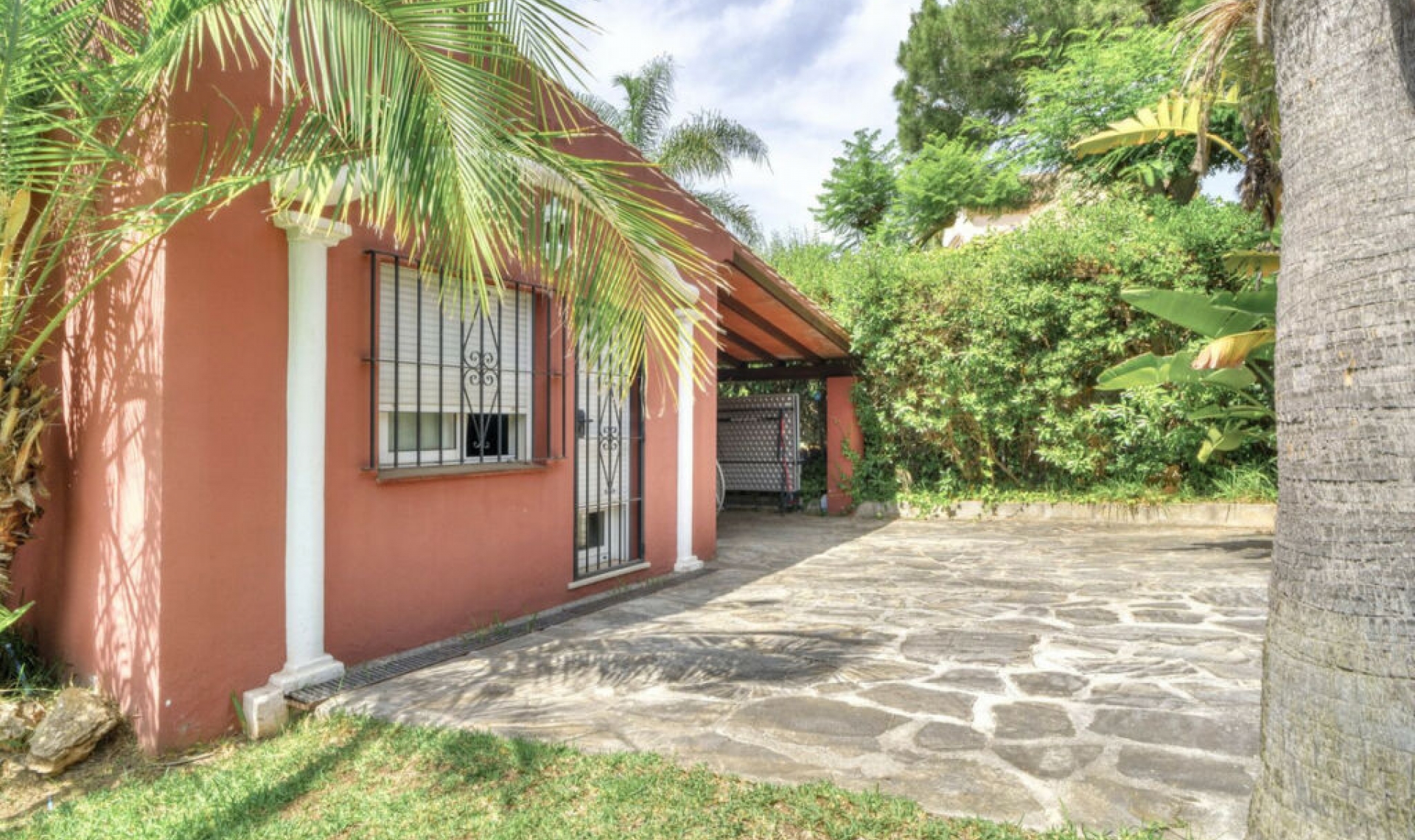 Resale - House -
El Rosario