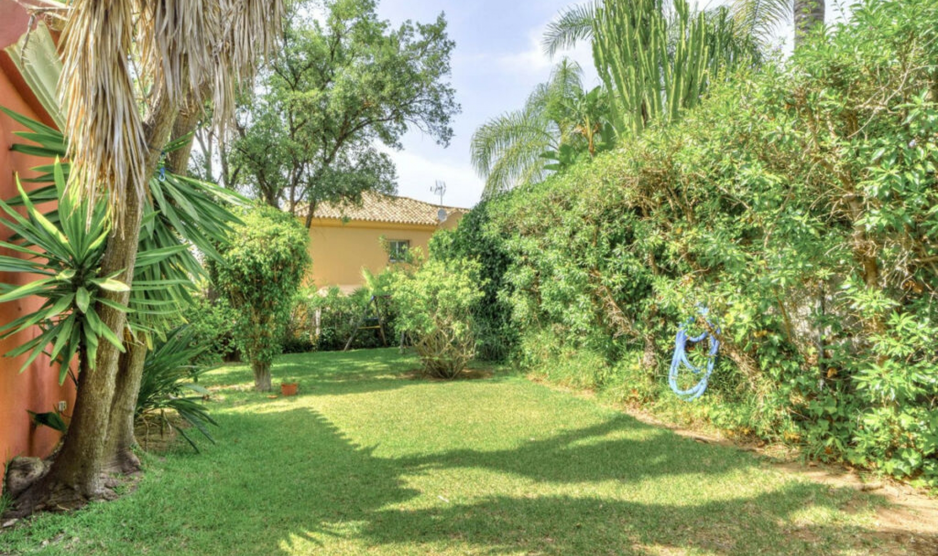 Resale - House -
El Rosario