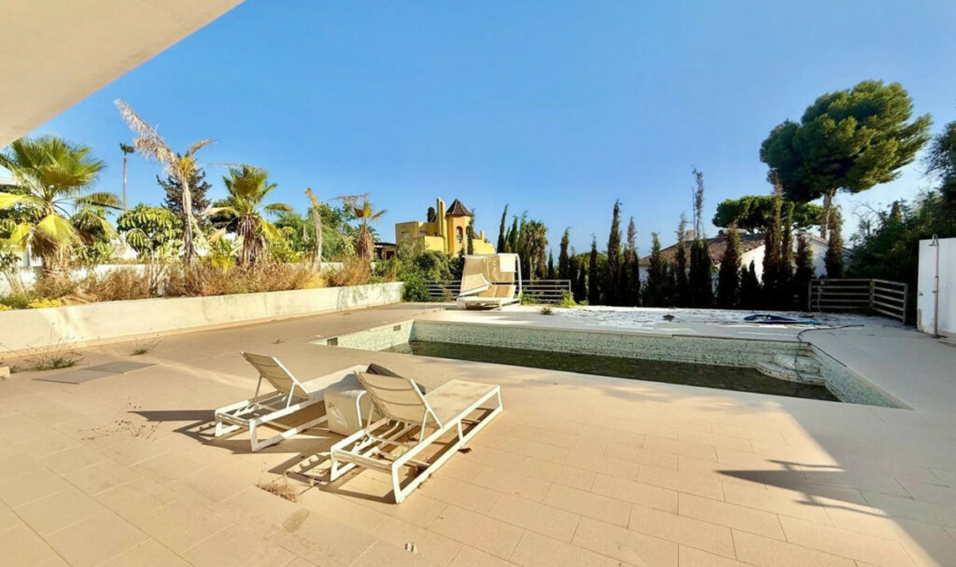 Resale - House -
El Rosario