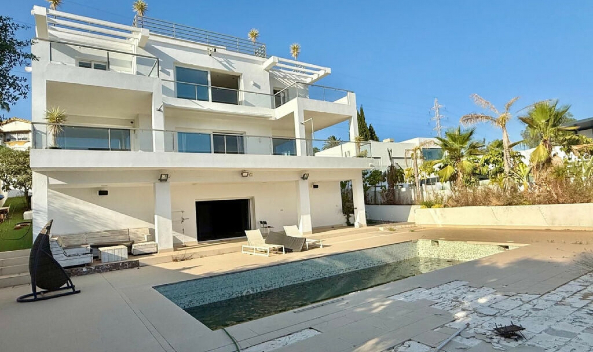 Resale - House -
El Rosario