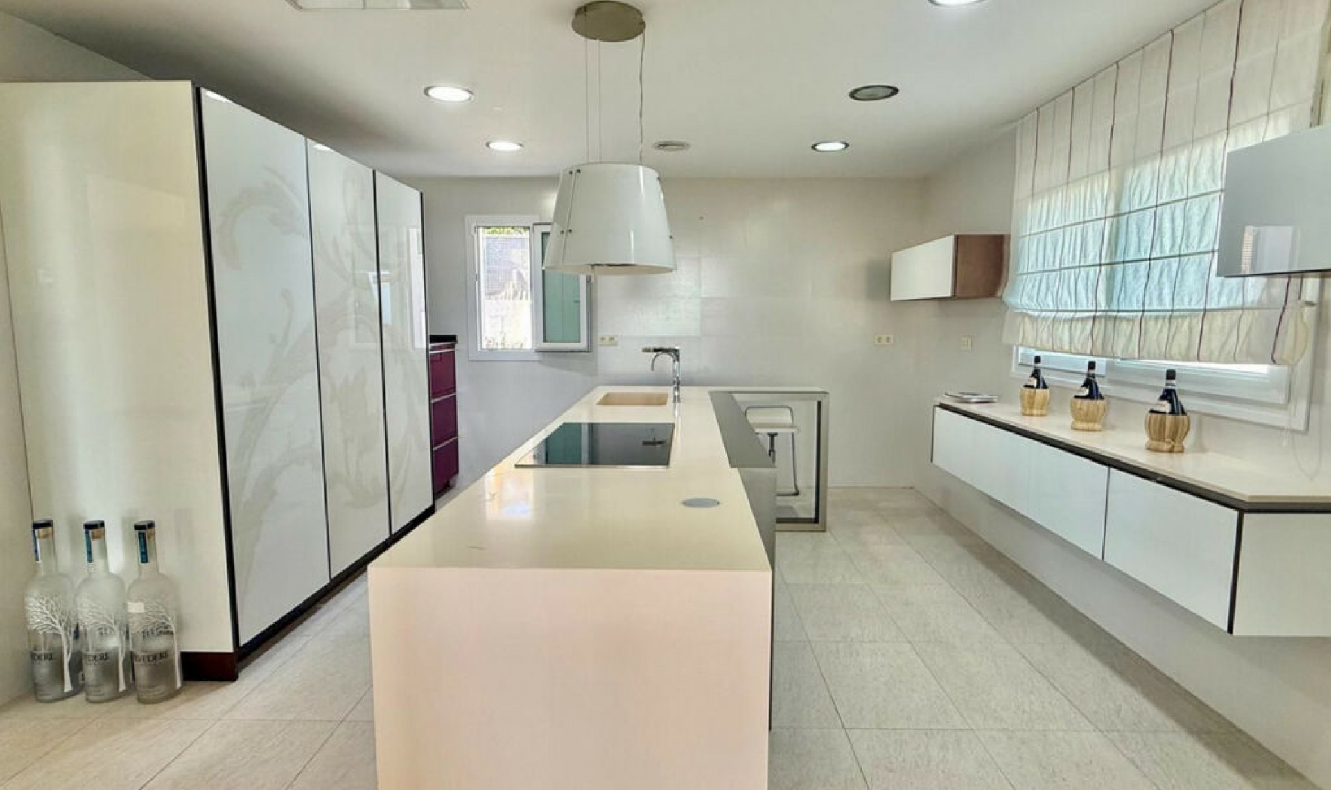 Resale - House -
El Rosario