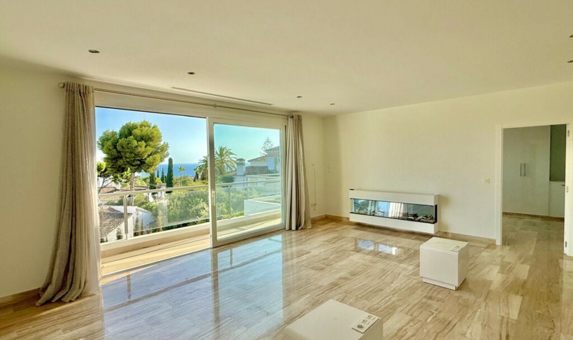 Resale - House -
El Rosario