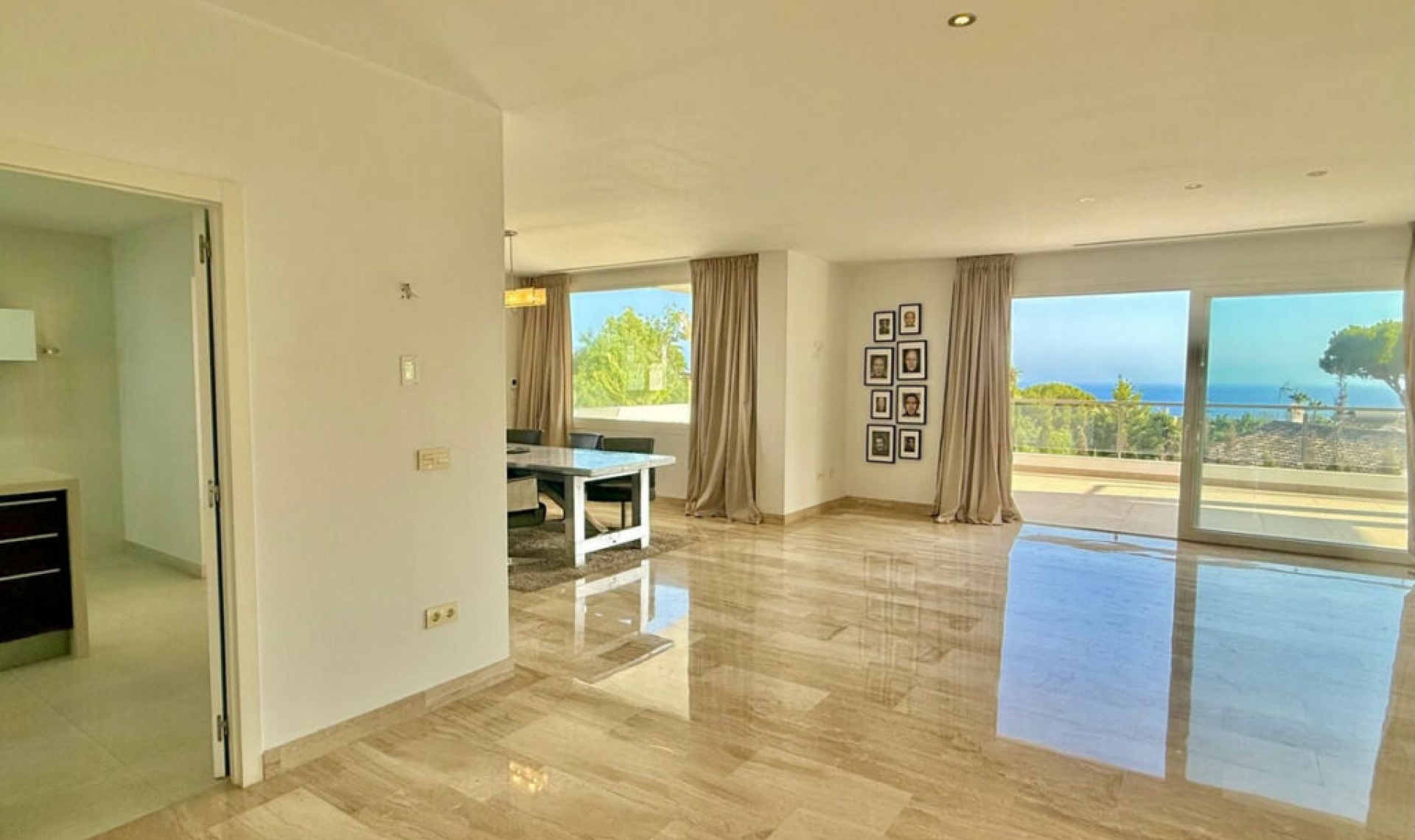 Resale - House -
El Rosario