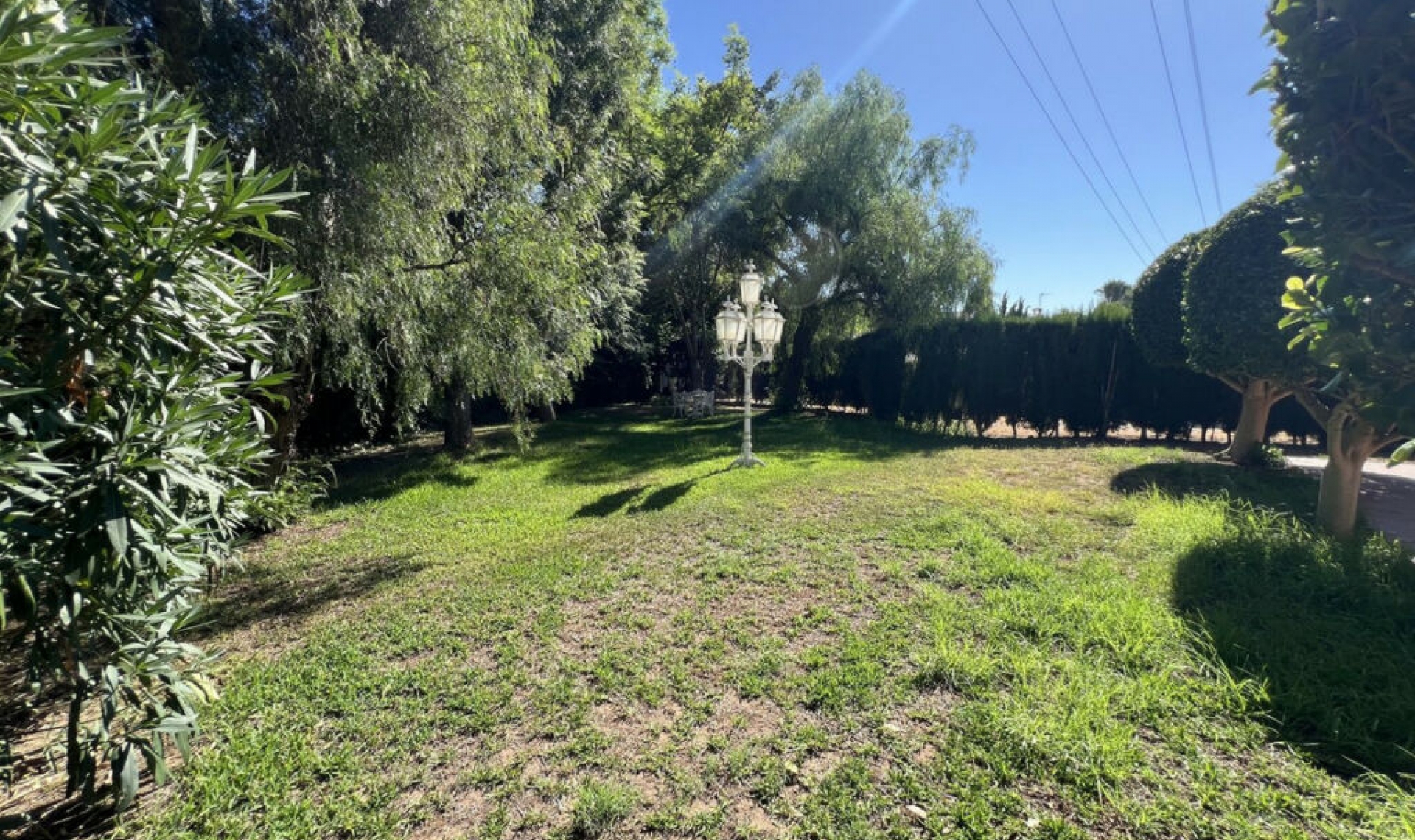 Resale - House -
El Rosario