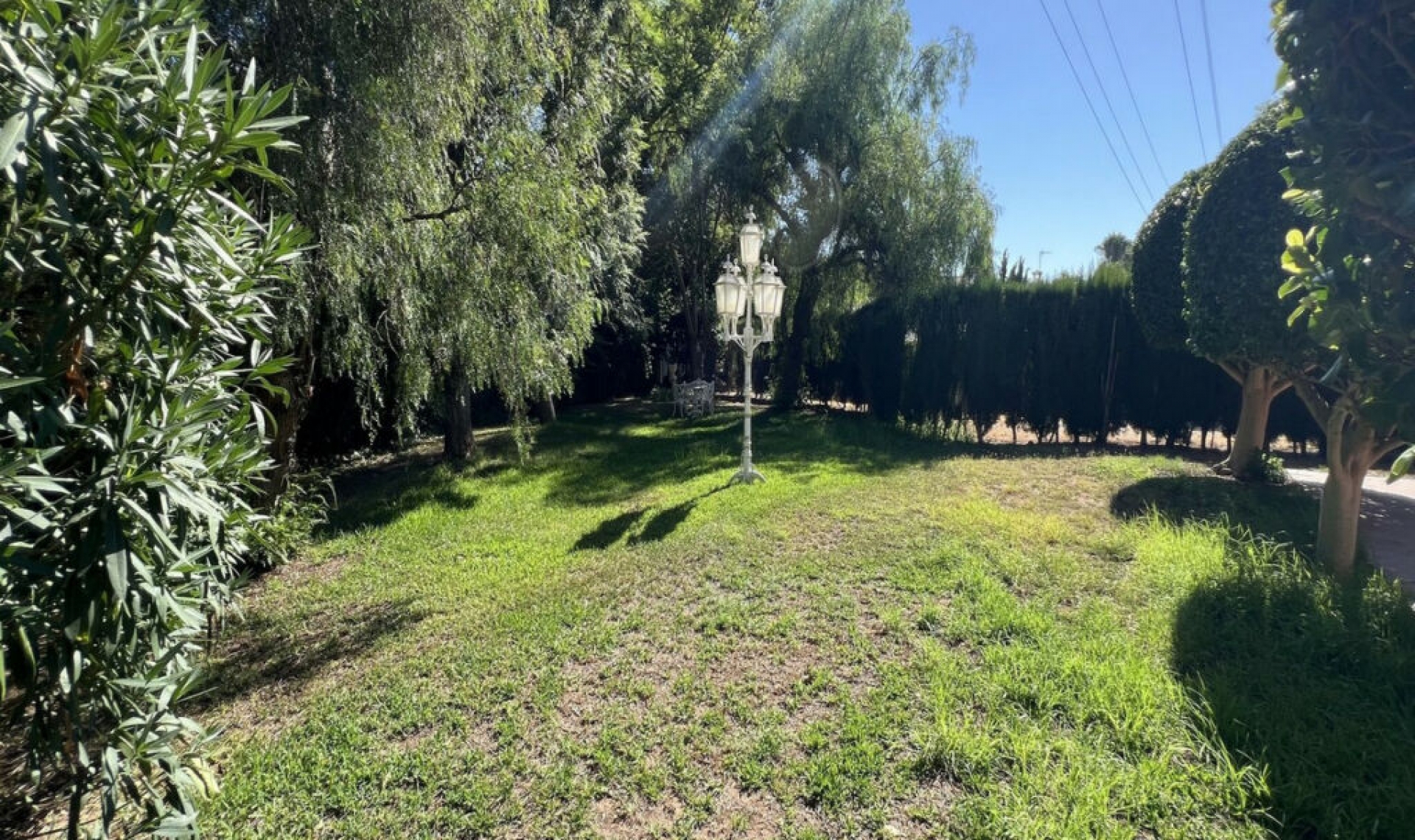 Resale - House -
El Rosario