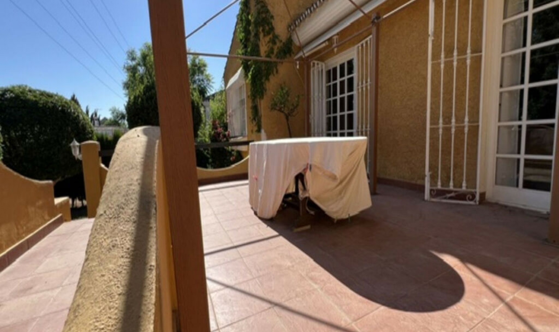 Resale - House -
El Rosario