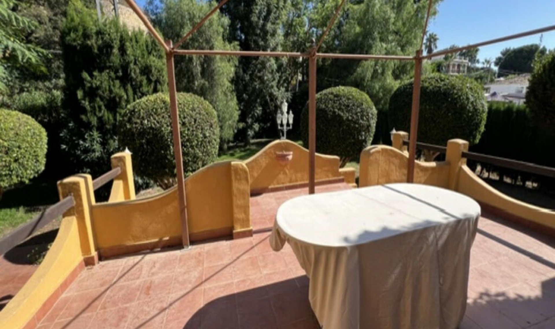 Resale - House -
El Rosario