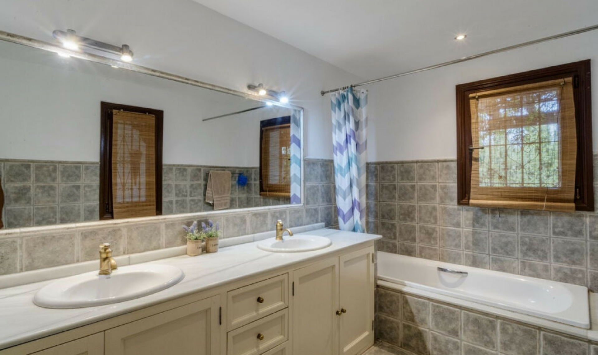 Resale - House -
El Rosario