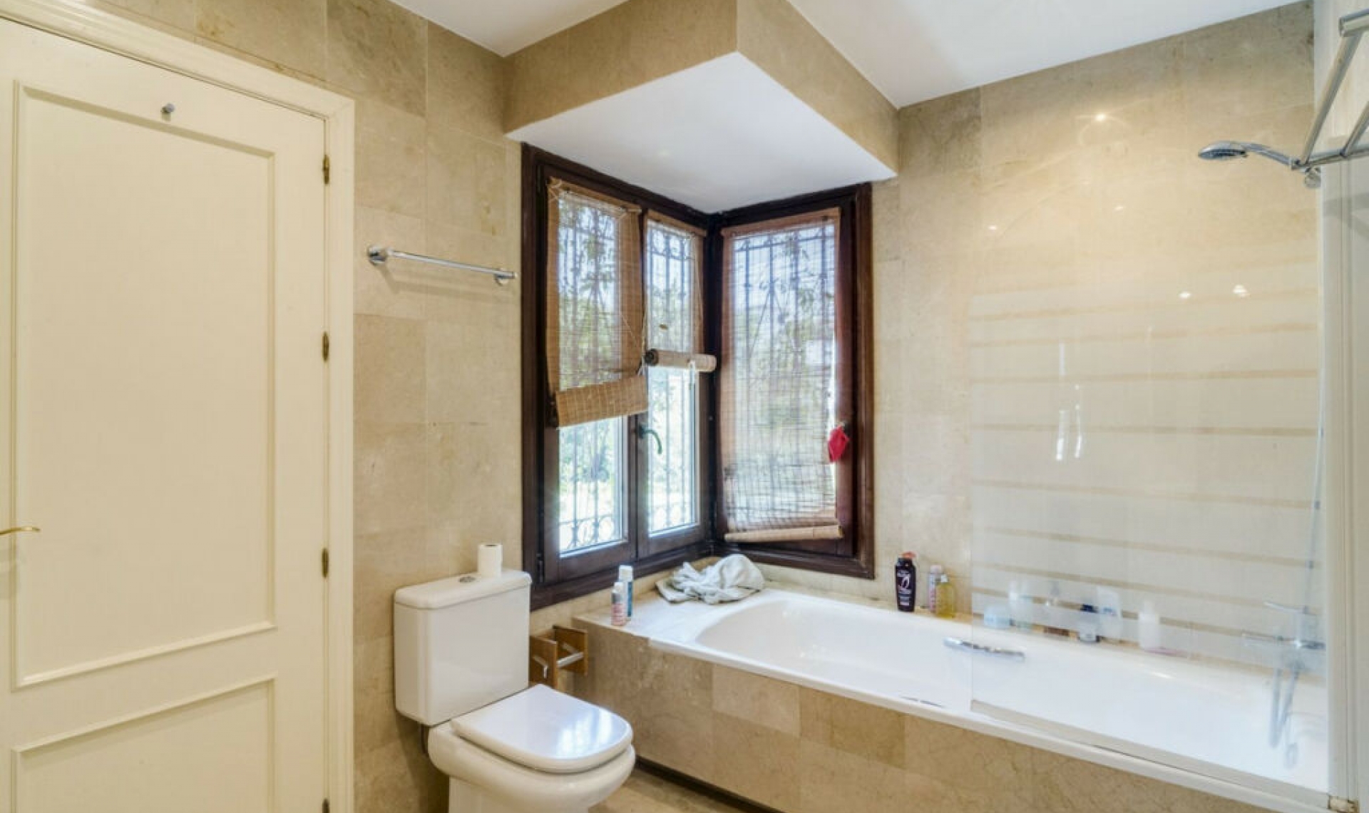 Resale - House -
El Rosario