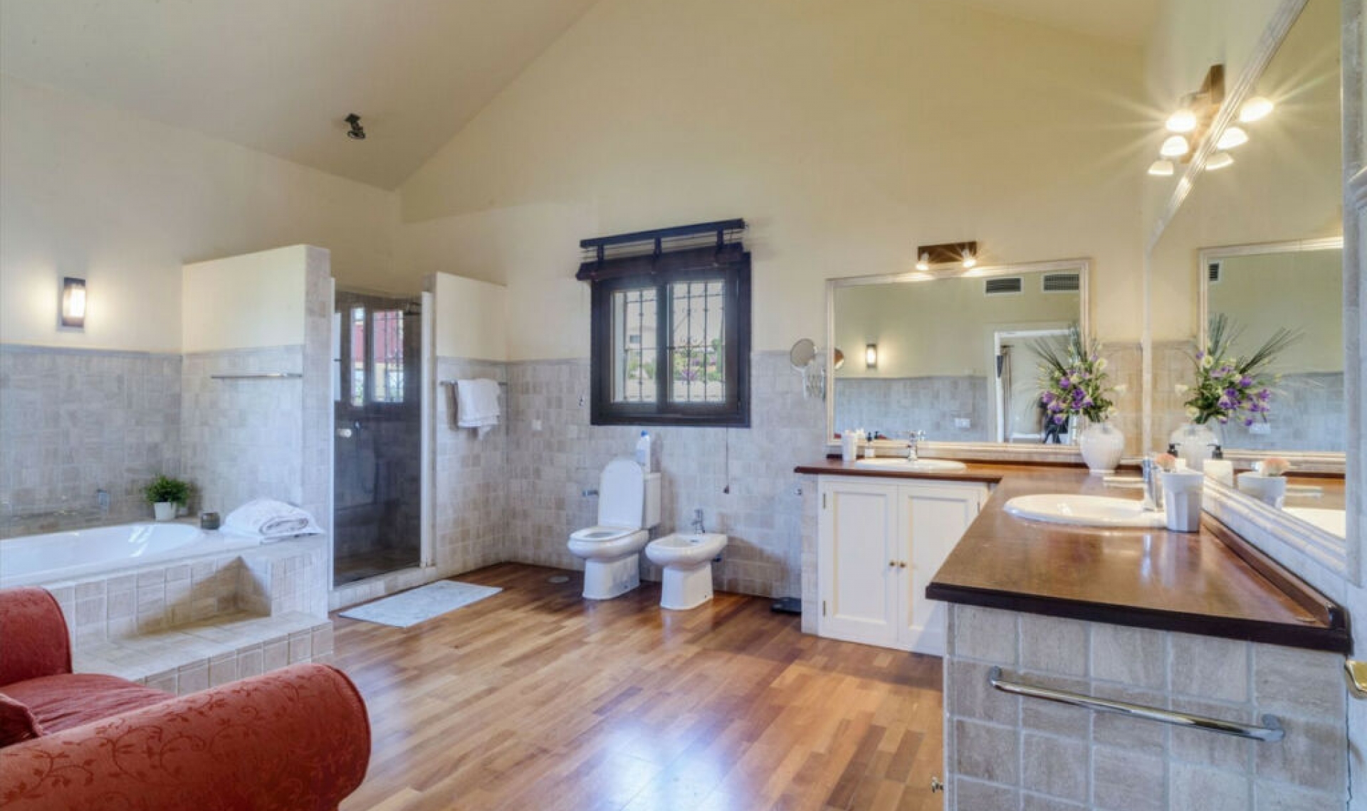 Resale - House -
El Rosario