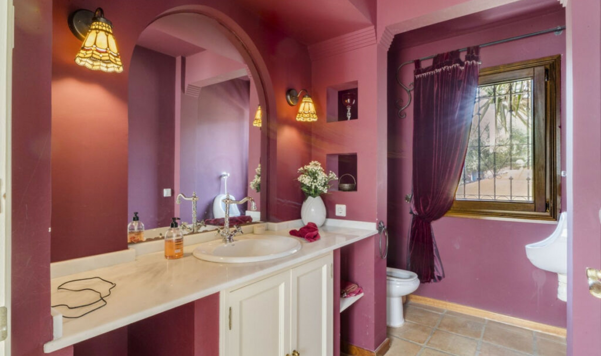 Resale - House -
El Rosario