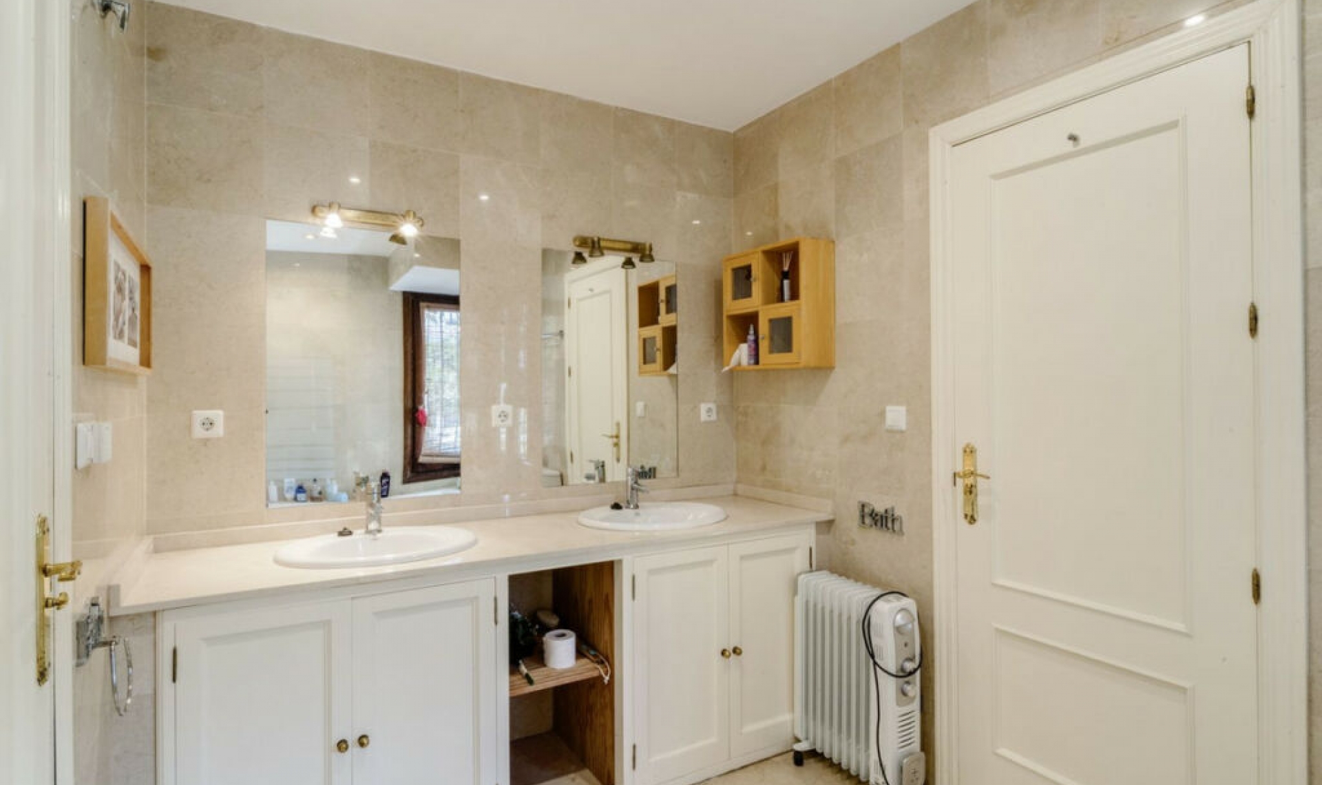 Resale - House -
El Rosario