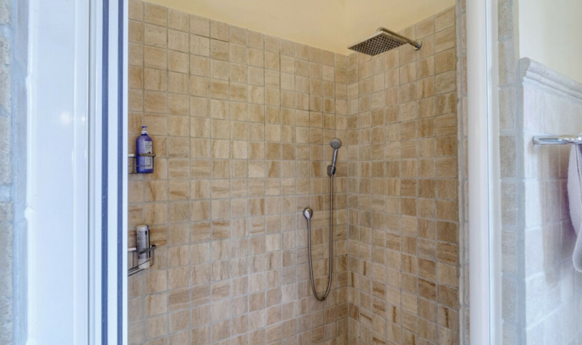 Resale - House -
El Rosario