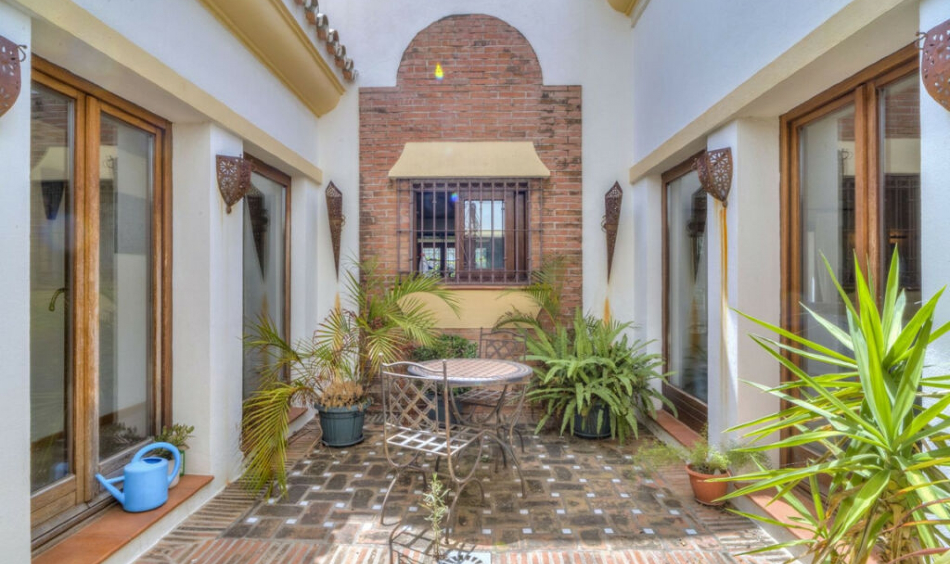 Resale - House -
El Rosario