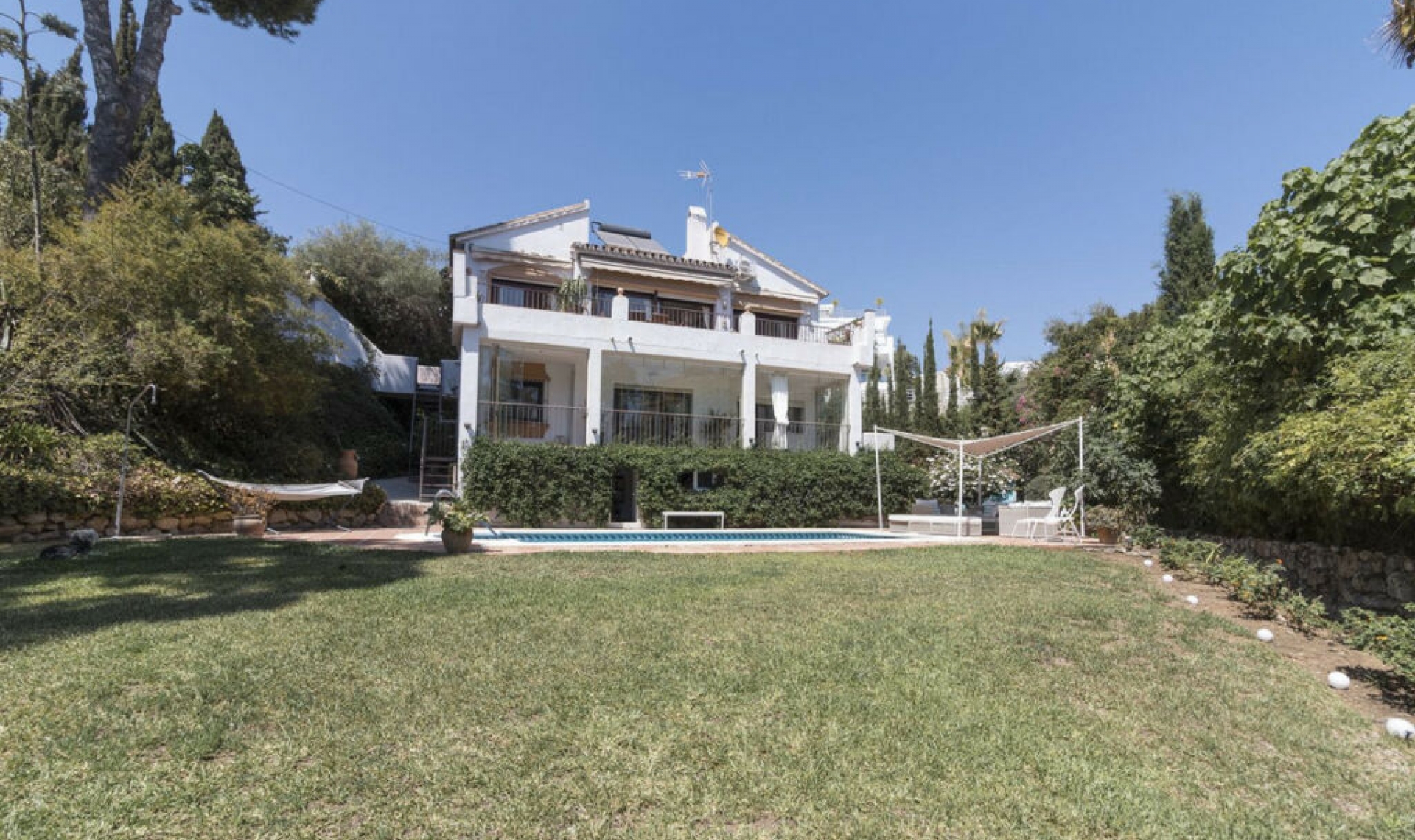 Resale - House -
El Rosario