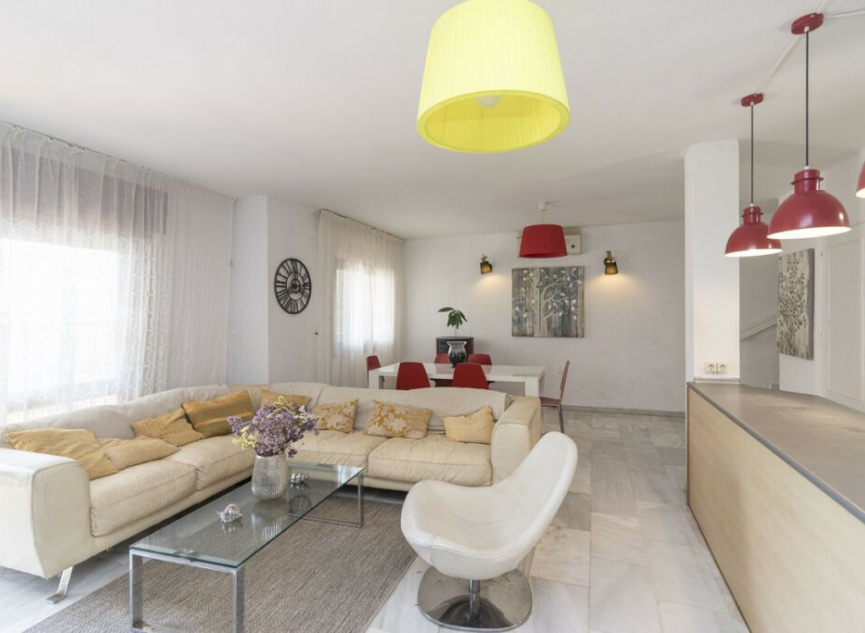 Resale - House -
El Rosario