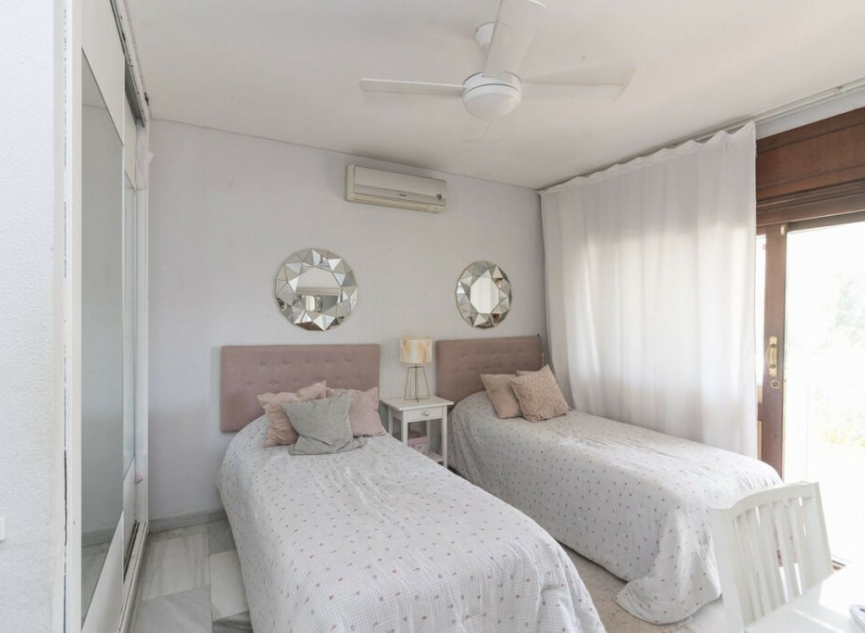 Resale - House -
El Rosario