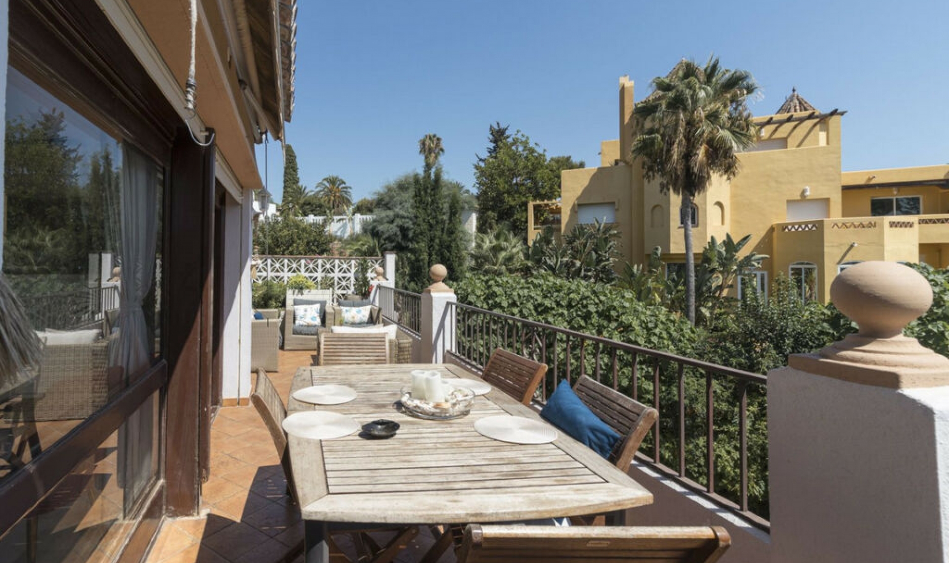 Resale - House -
El Rosario