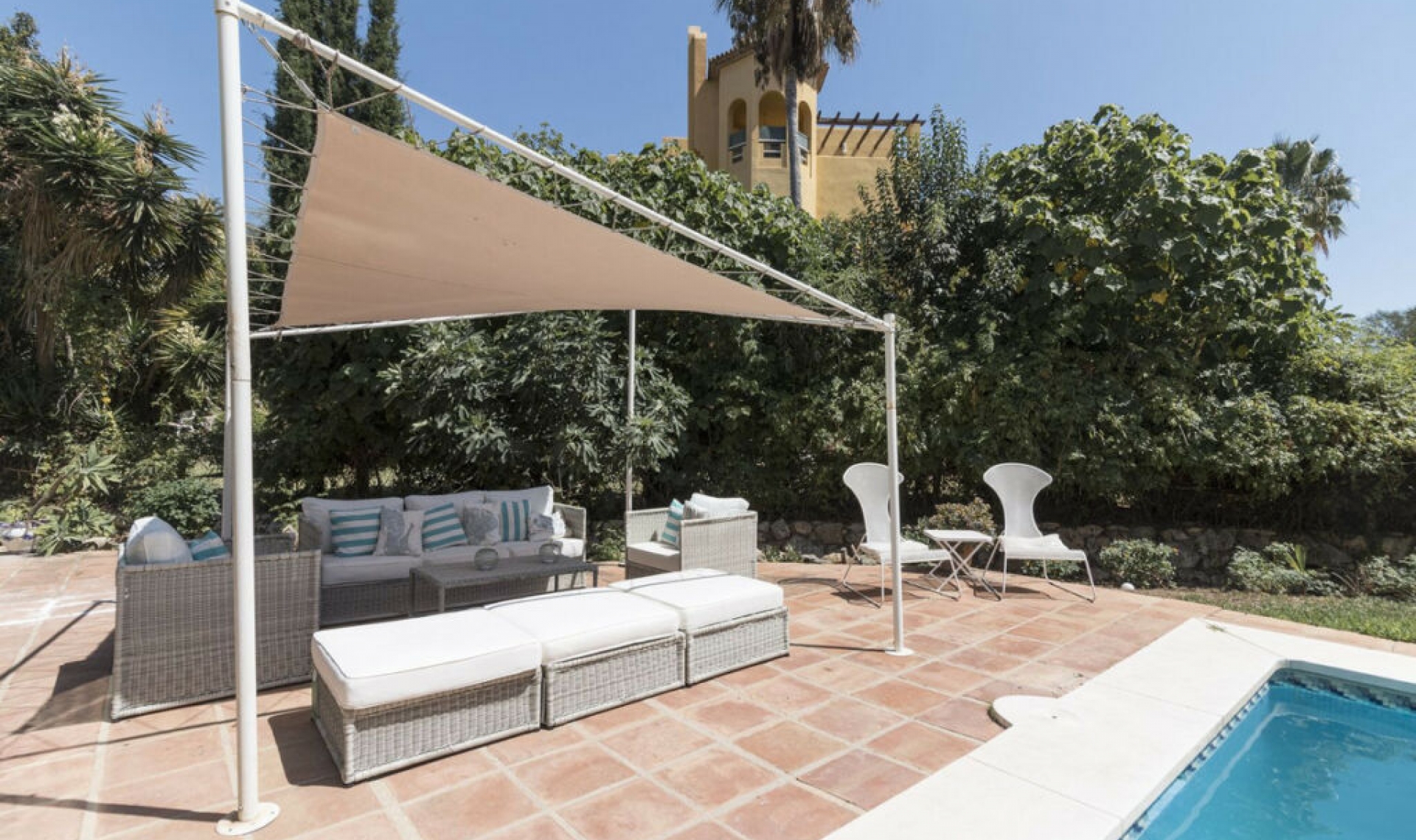 Resale - House -
El Rosario