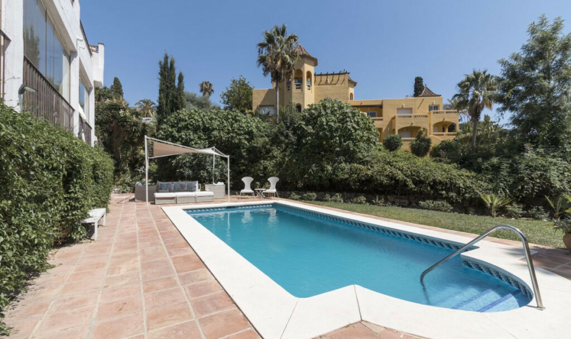 Resale - House -
El Rosario