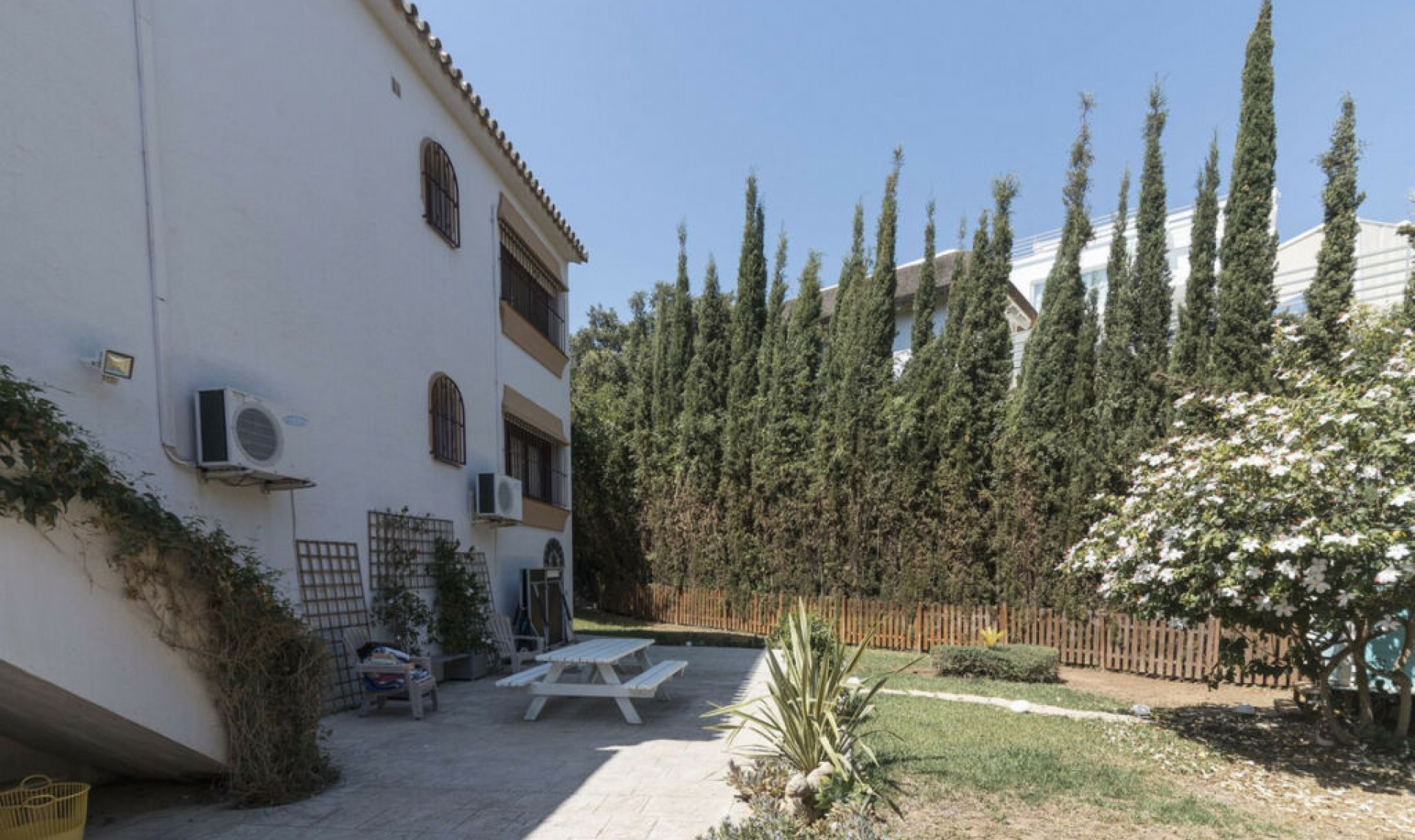 Resale - House -
El Rosario