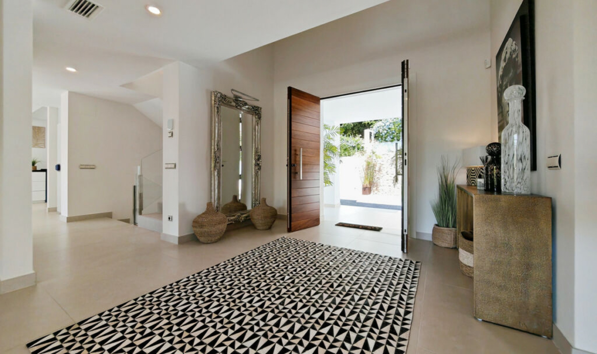 Resale - House -
El Rosario