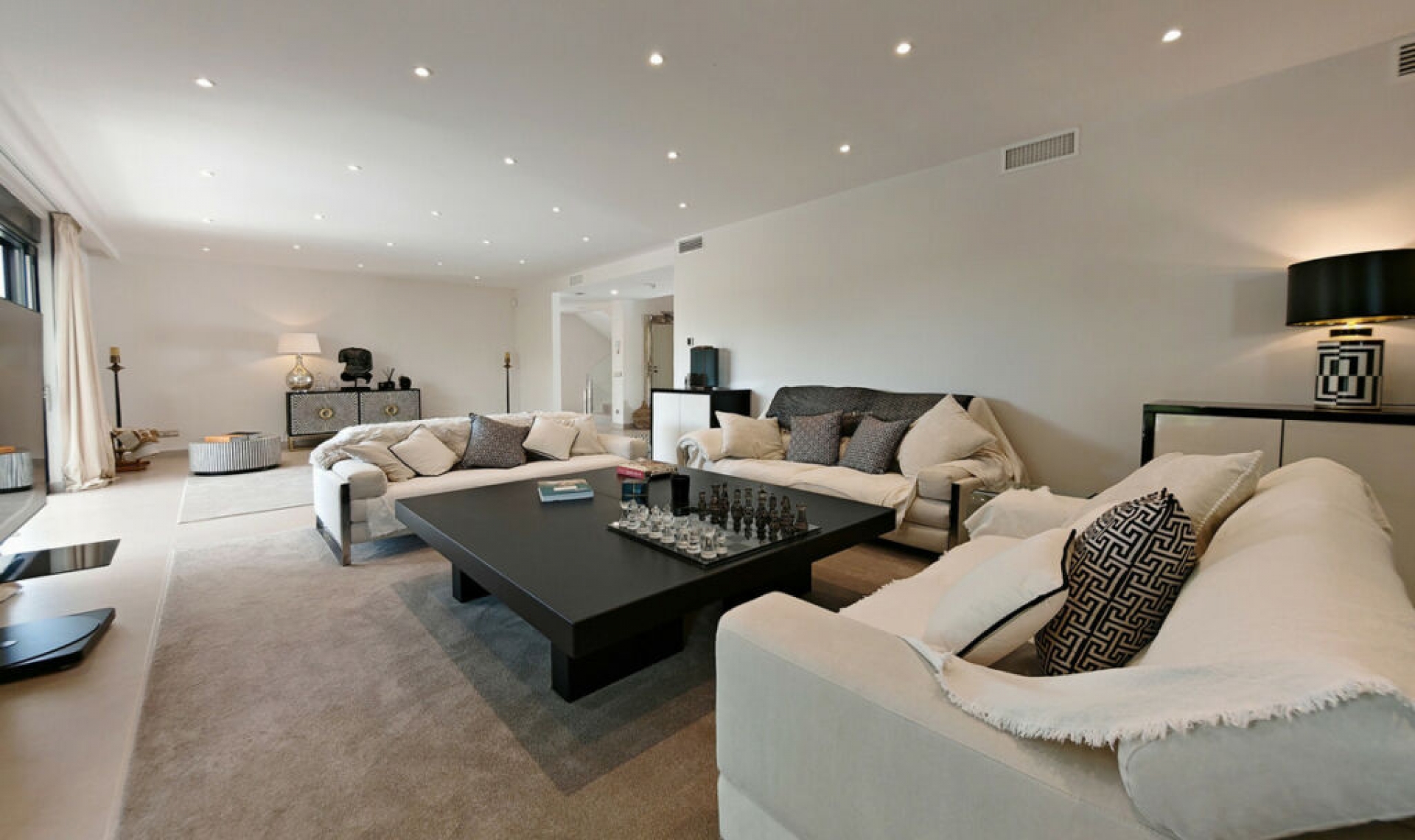 Resale - House -
El Rosario