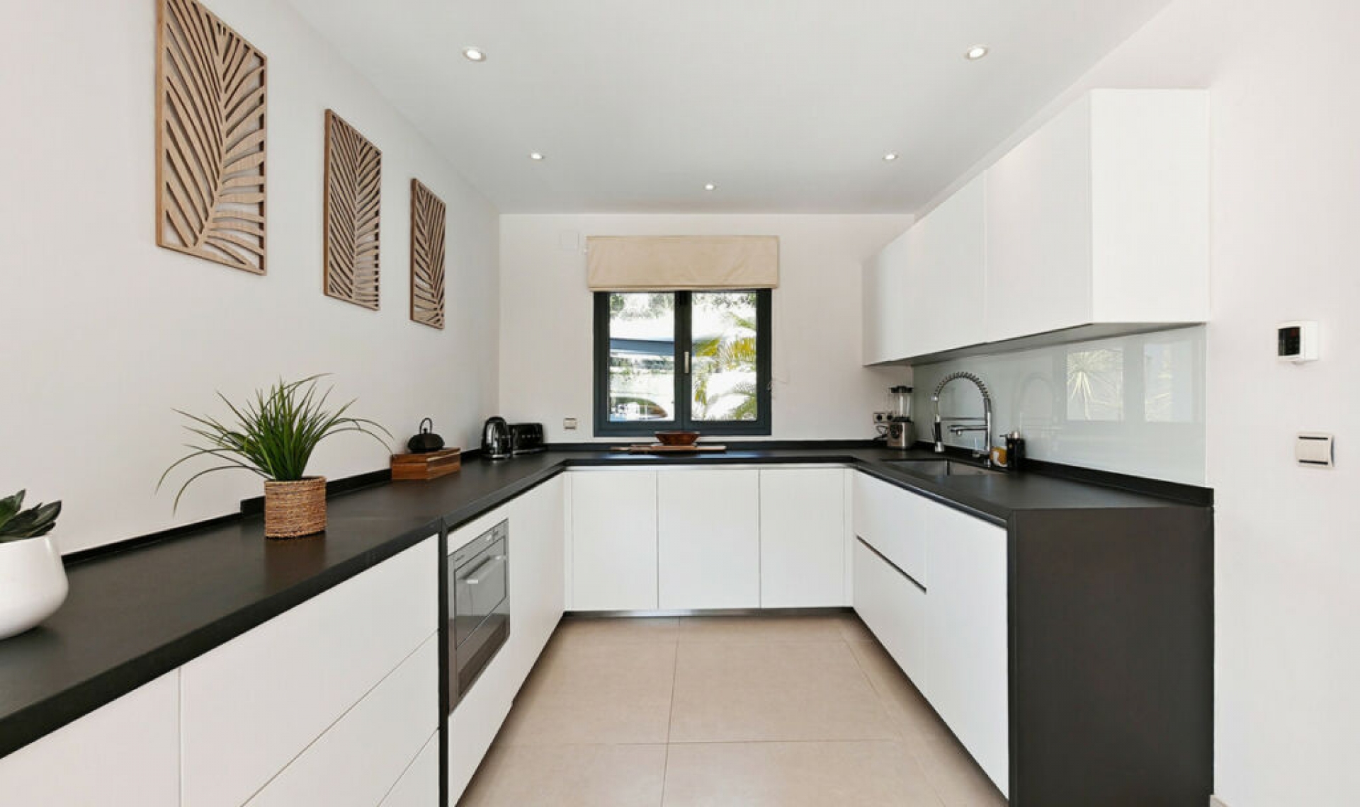 Resale - House -
El Rosario