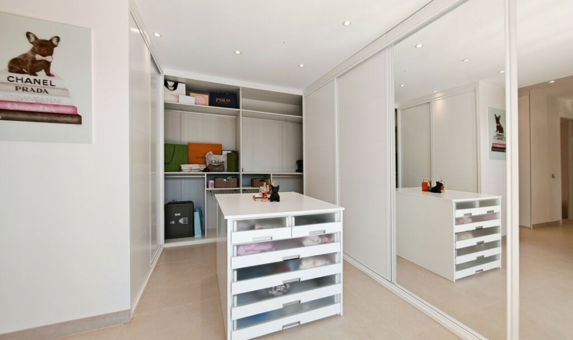 Resale - House -
El Rosario
