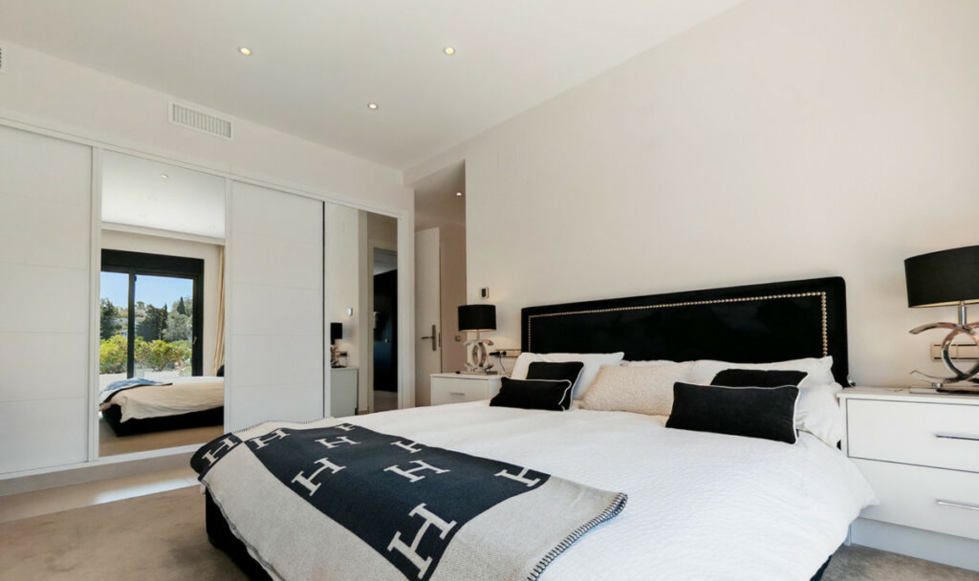Resale - House -
El Rosario