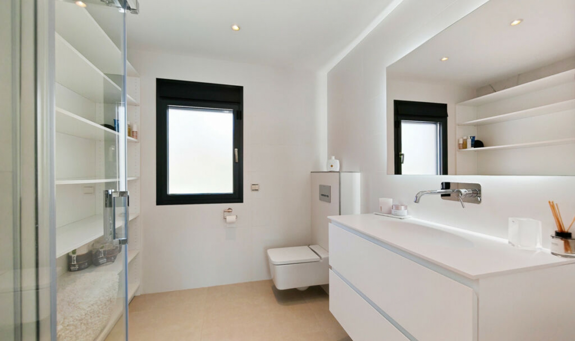 Resale - House -
El Rosario