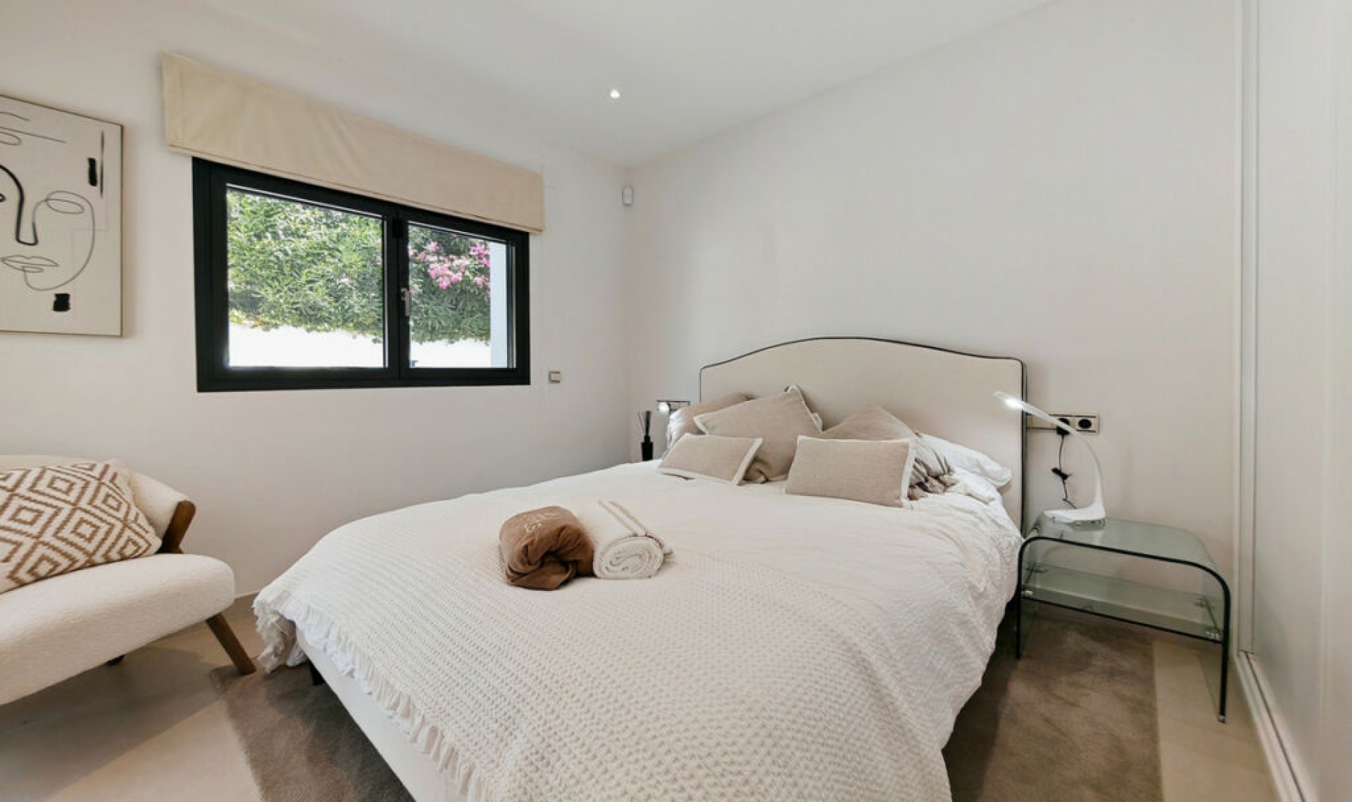 Resale - House -
El Rosario