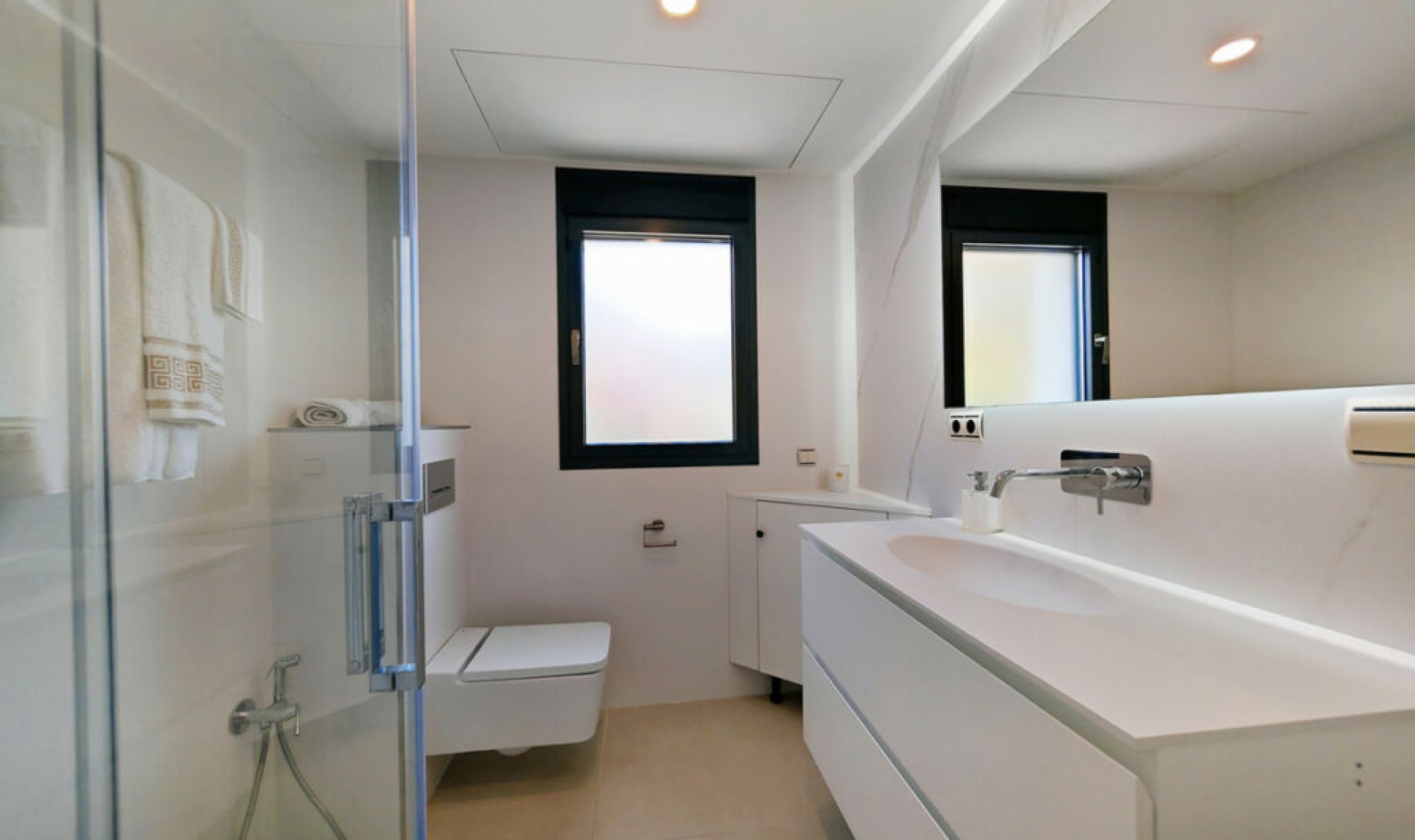 Resale - House -
El Rosario