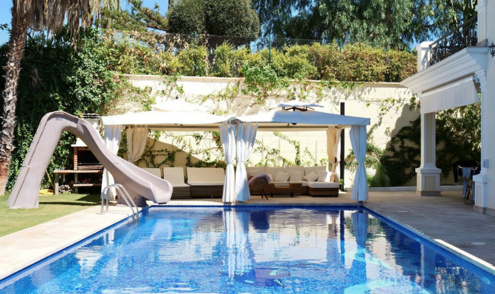 Resale - House -
El Rosario