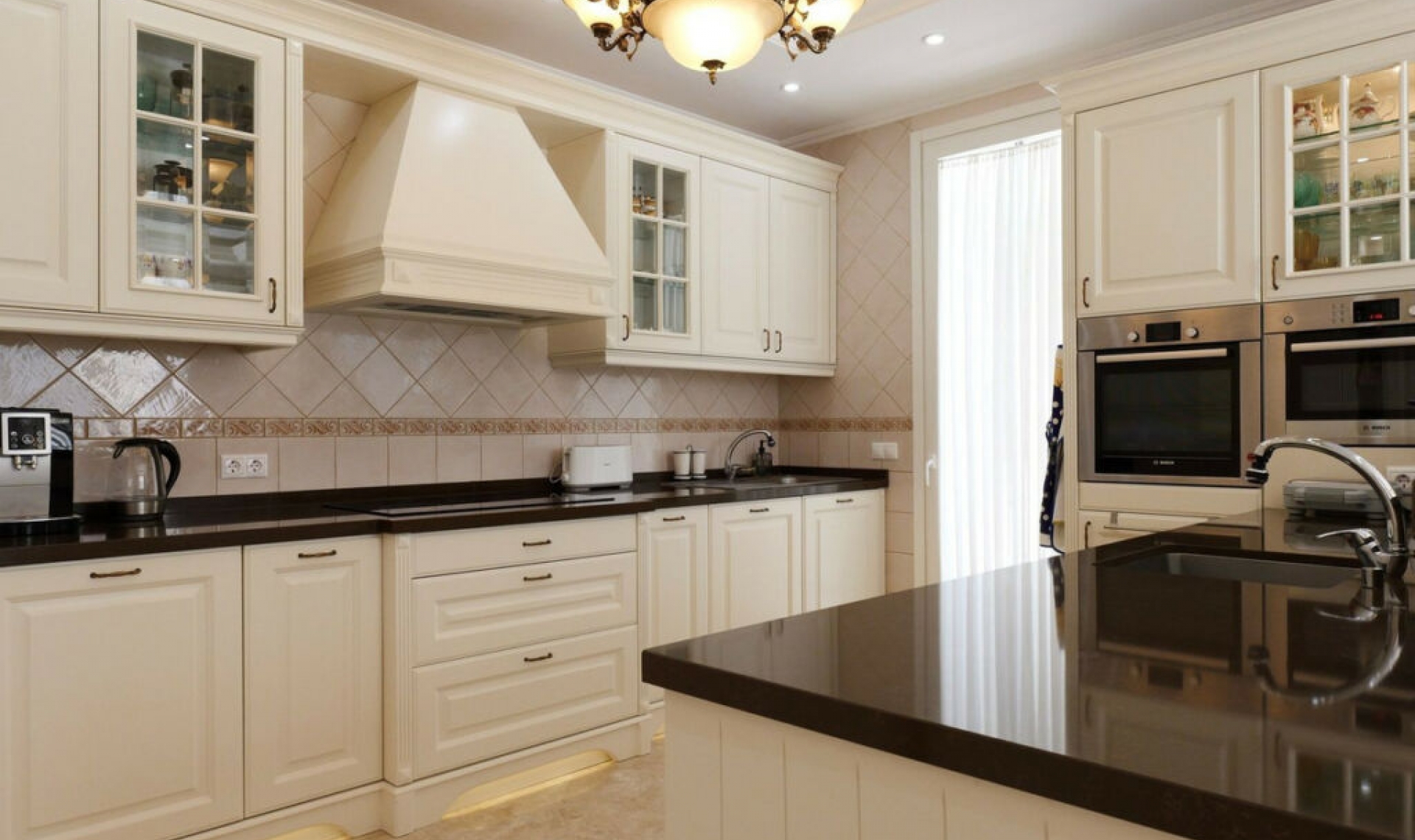 Resale - House -
El Rosario