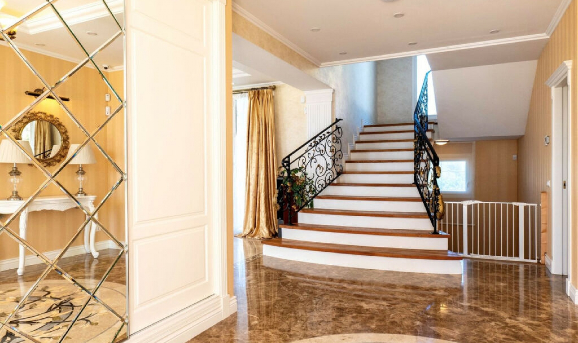 Resale - House -
El Rosario