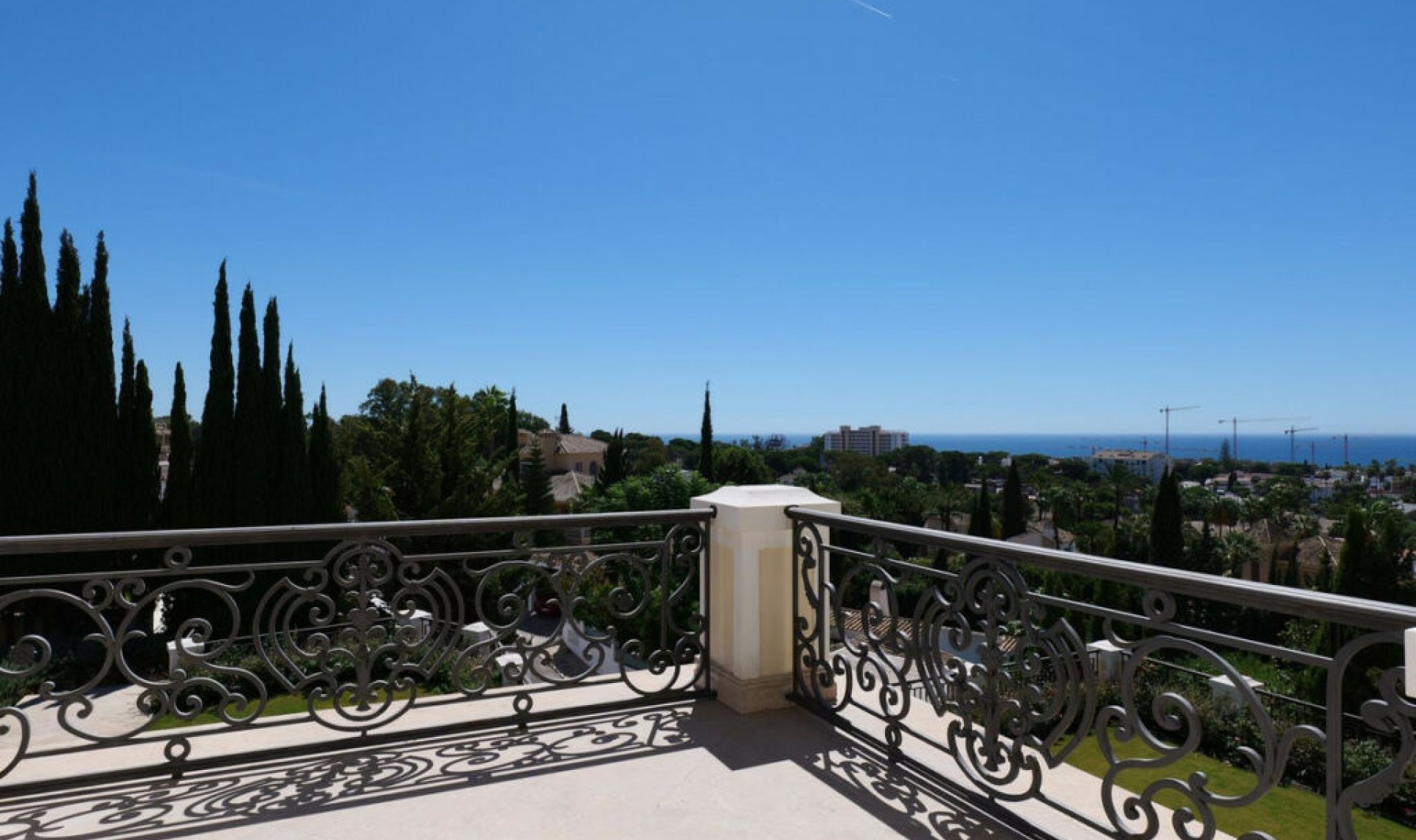 Resale - House -
El Rosario