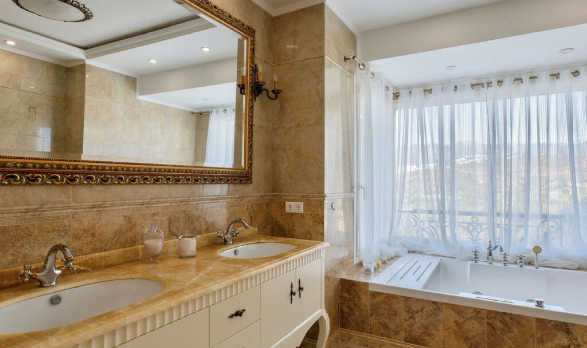 Resale - House -
El Rosario