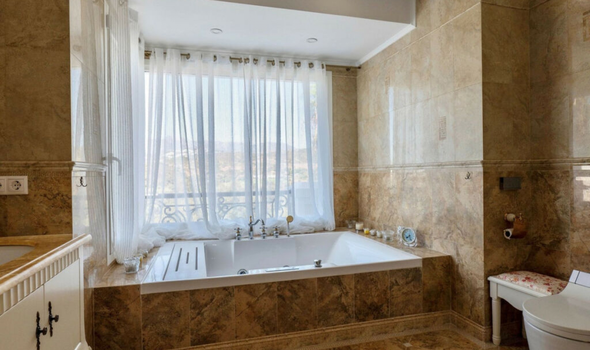 Resale - House -
El Rosario