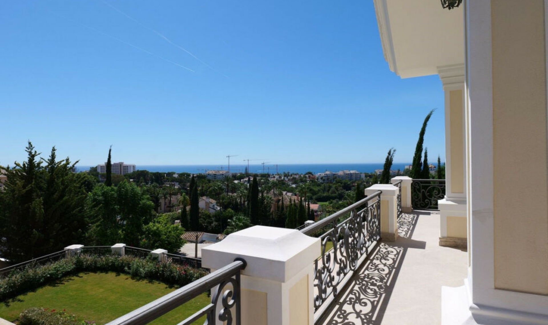 Resale - House -
El Rosario