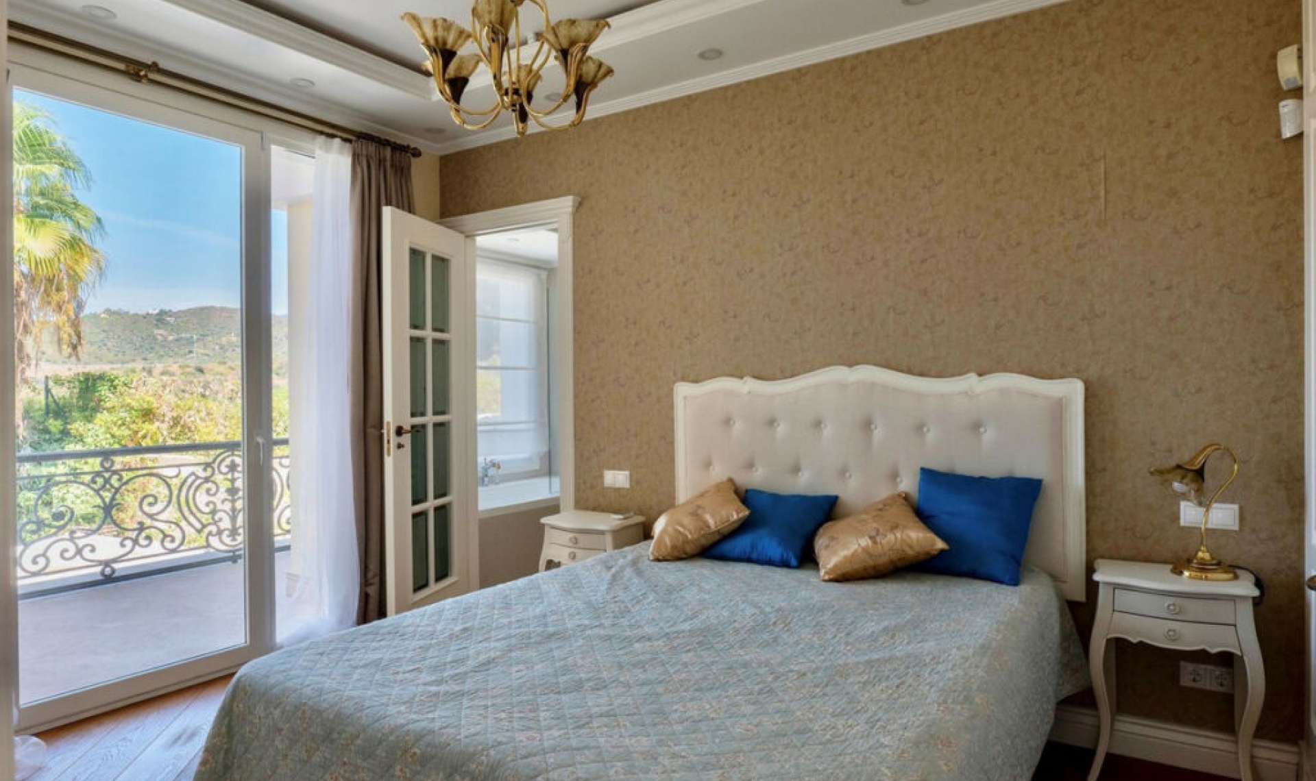 Resale - House -
El Rosario