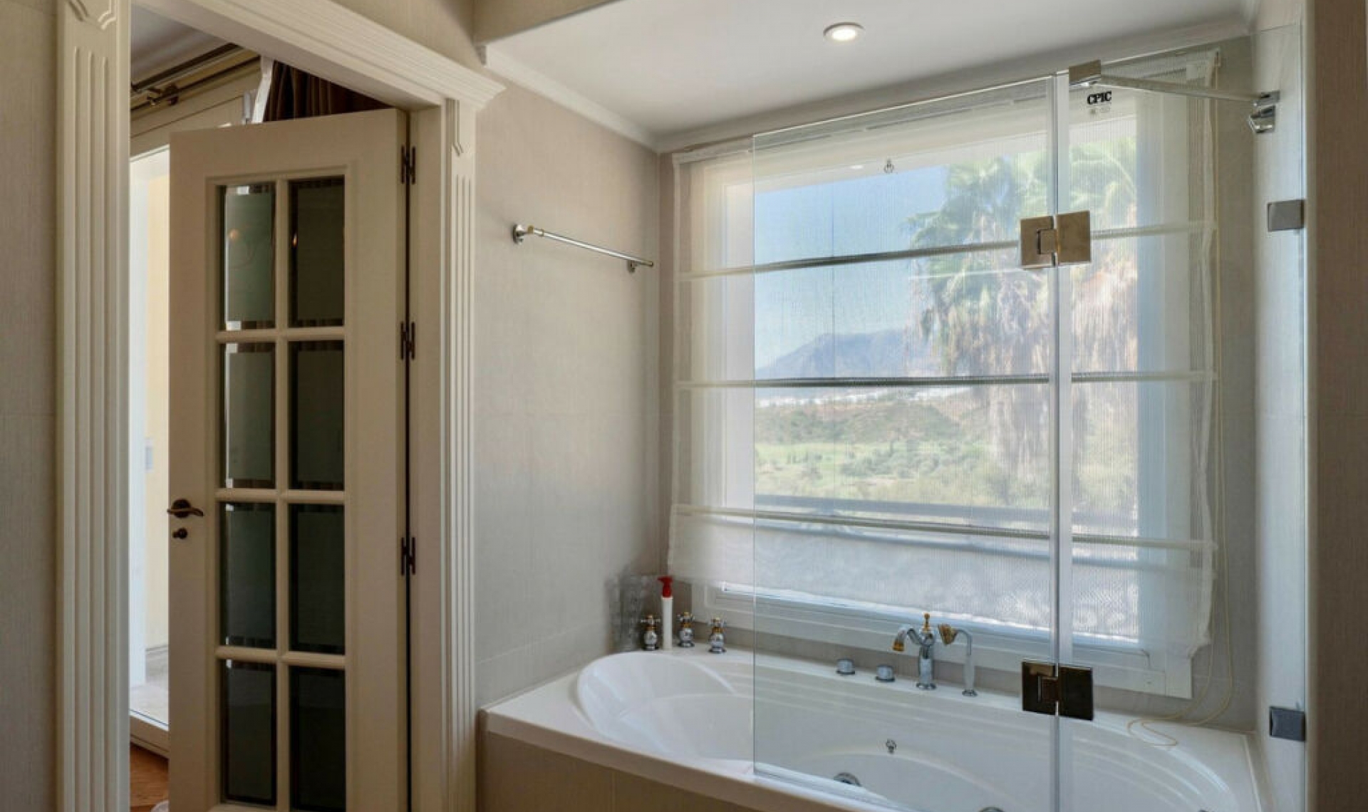 Resale - House -
El Rosario