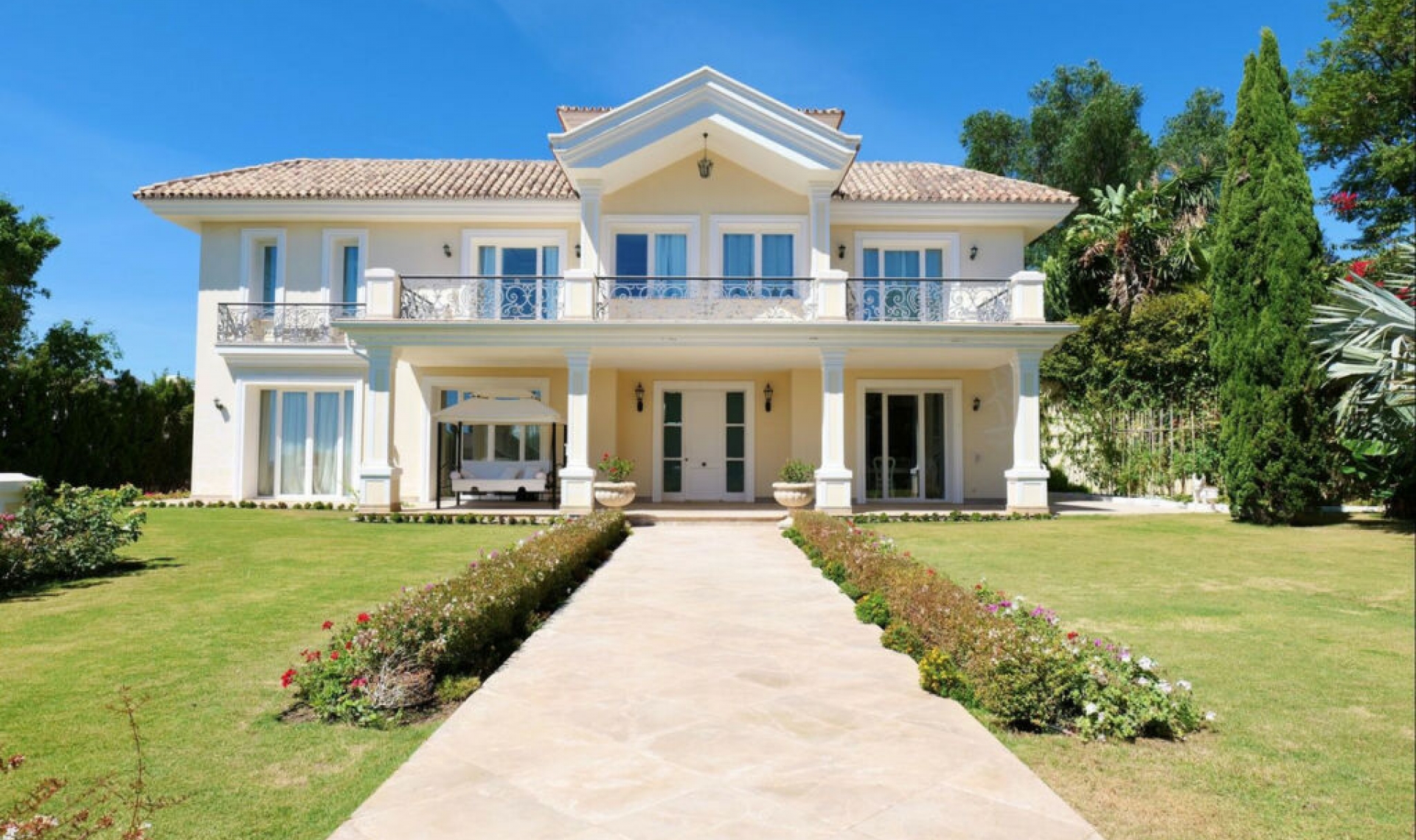 Resale - House -
El Rosario